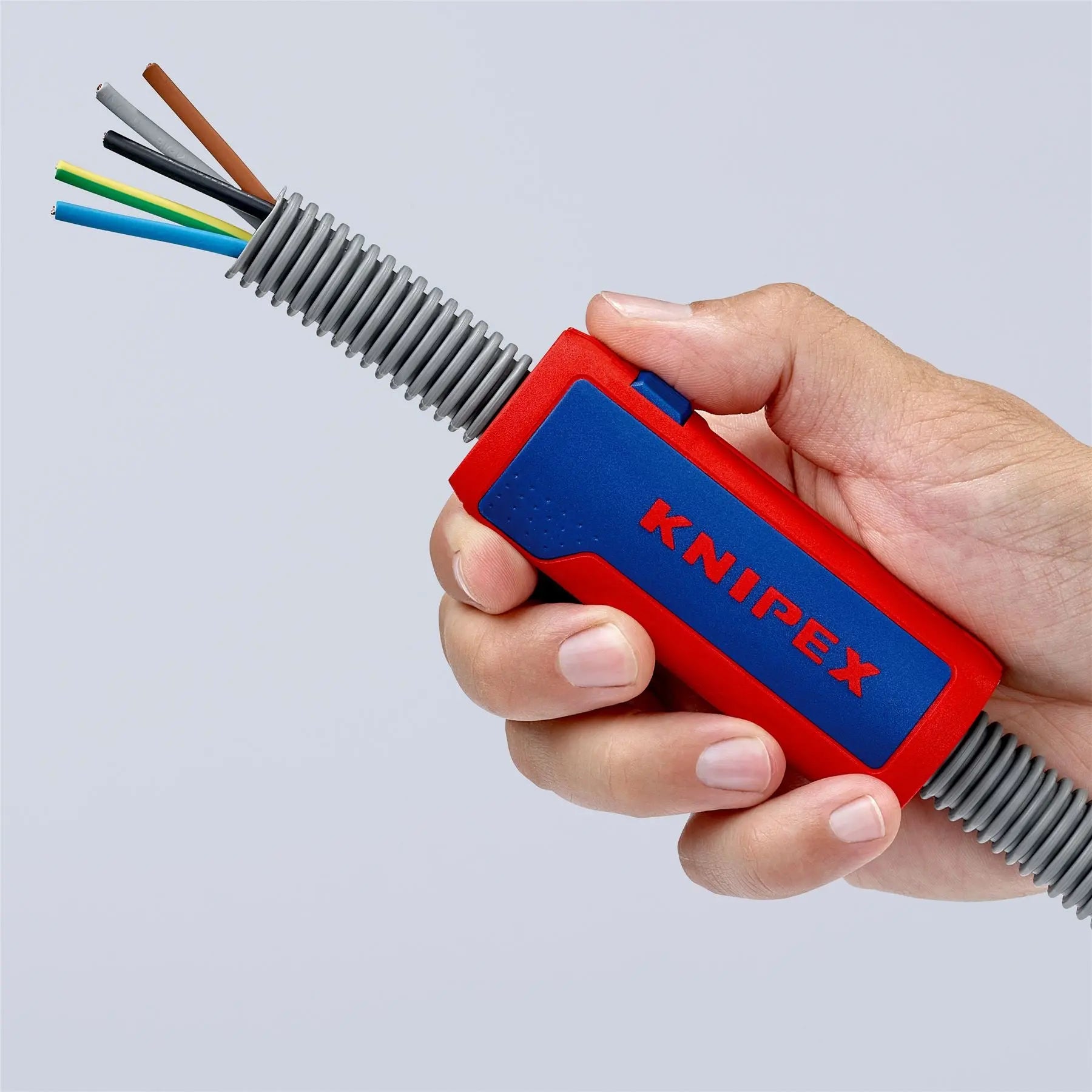 KNIPEX TwistCut Corrugated Pipe Cutter 13-32mm Diameter Capacity 100mm 90 22 01 SB  White Rose Tools