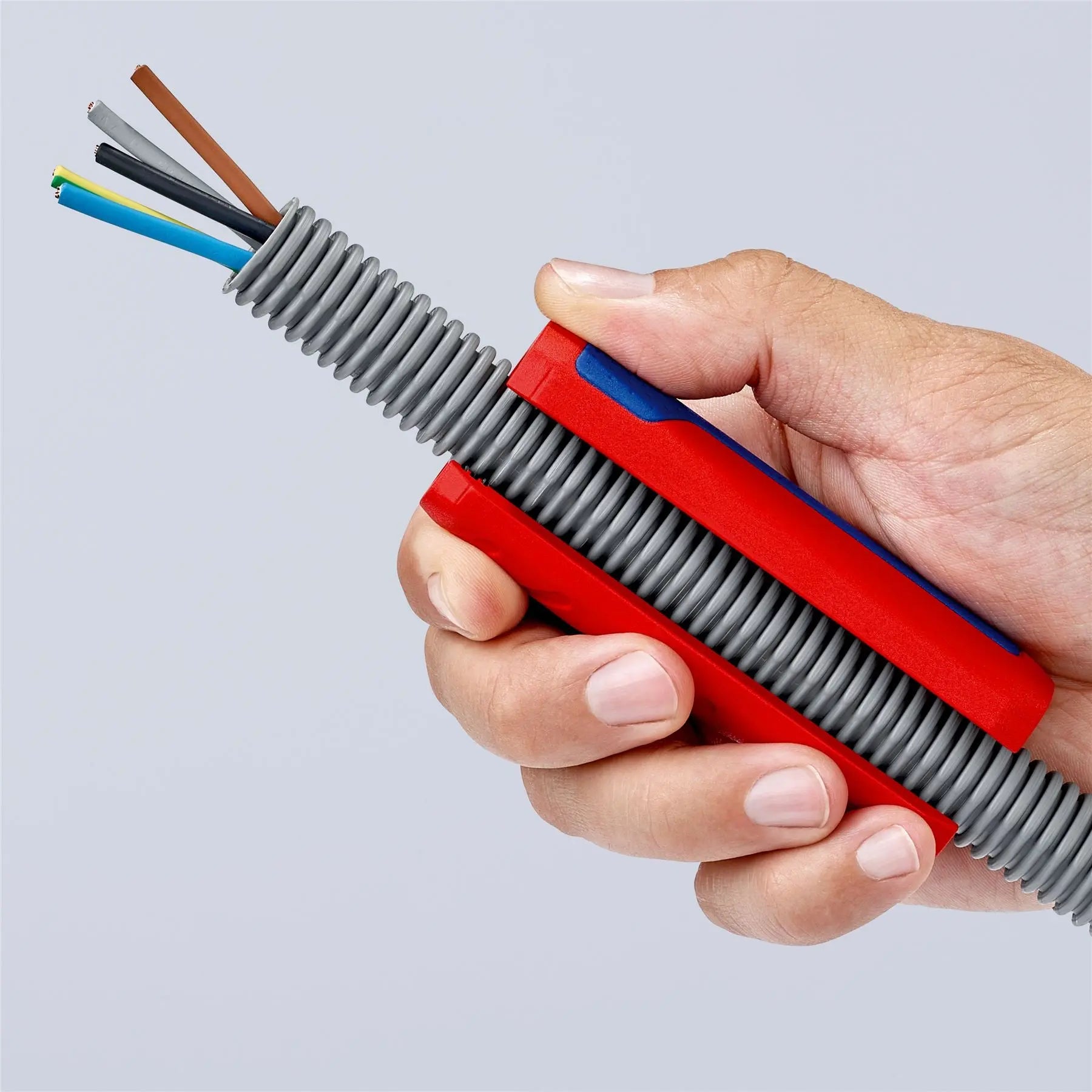 KNIPEX TwistCut Corrugated Pipe Cutter 13-32mm Diameter Capacity 100mm 90 22 01 SB  White Rose Tools