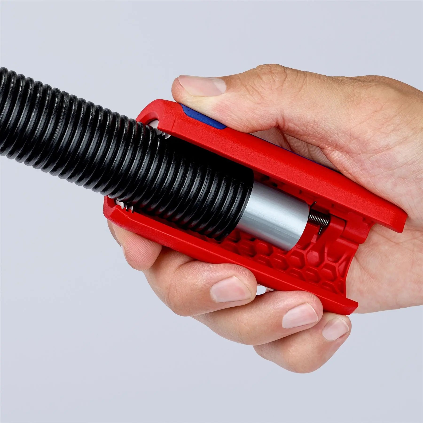 KNIPEX TwistCut Corrugated Pipe Cutter 13-32mm Diameter Capacity 100mm 90 22 01 SB  White Rose Tools