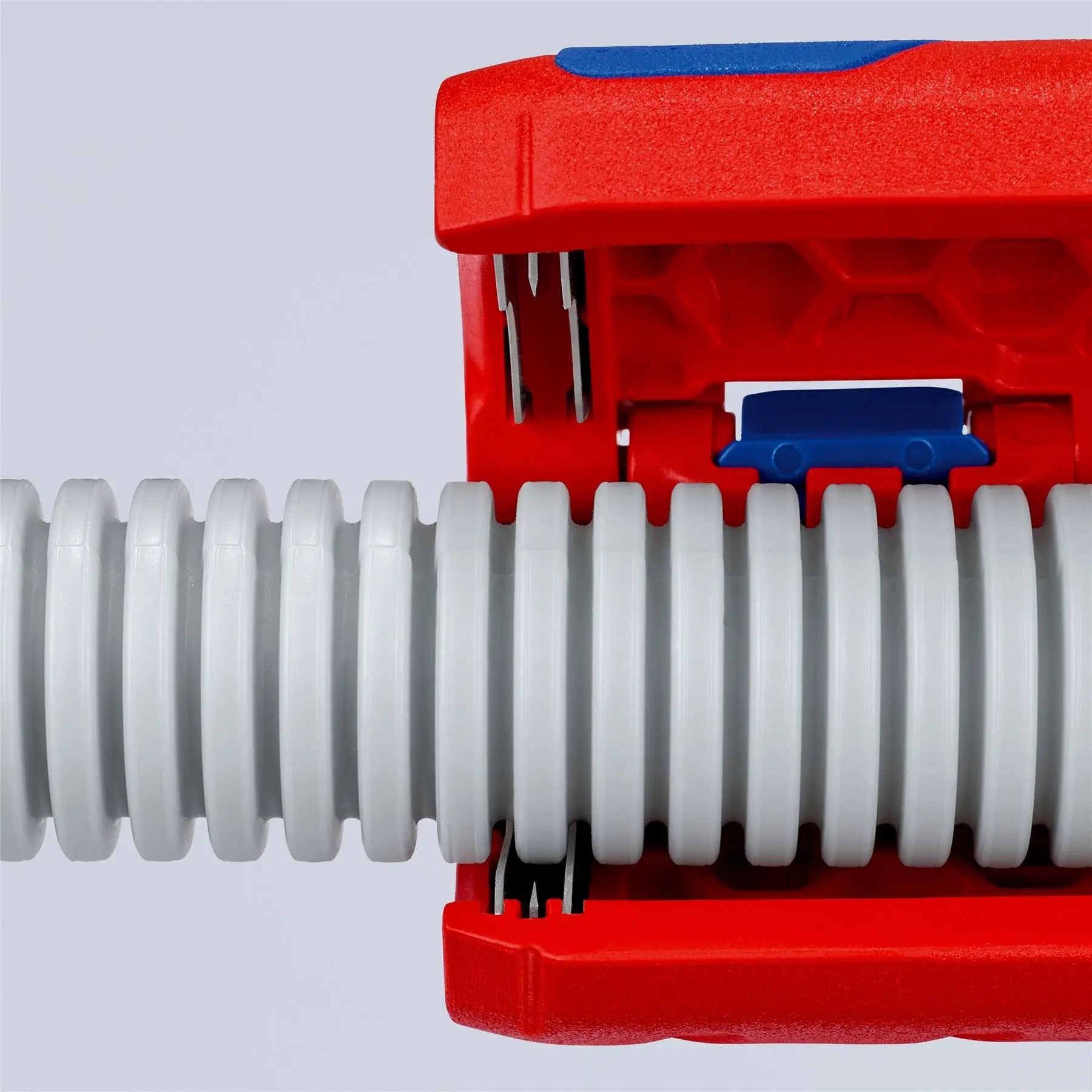 KNIPEX TwistCut Corrugated Pipe Cutter 13-32mm Diameter Capacity 100mm 90 22 01 SB  White Rose Tools