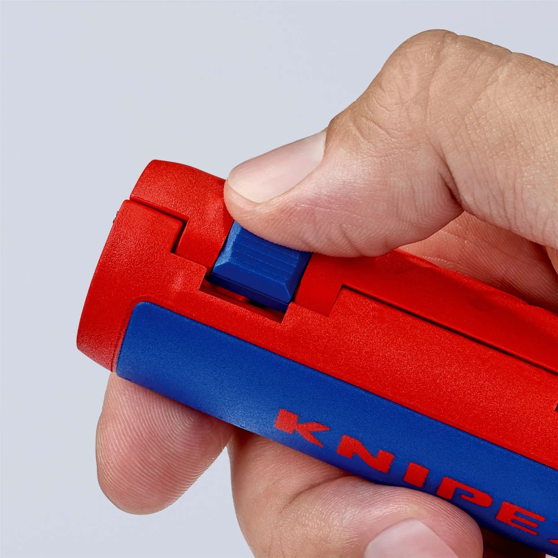 KNIPEX TwistCut Corrugated Pipe Cutter 13-32mm Diameter Capacity 100mm 90 22 01 SB  White Rose Tools
