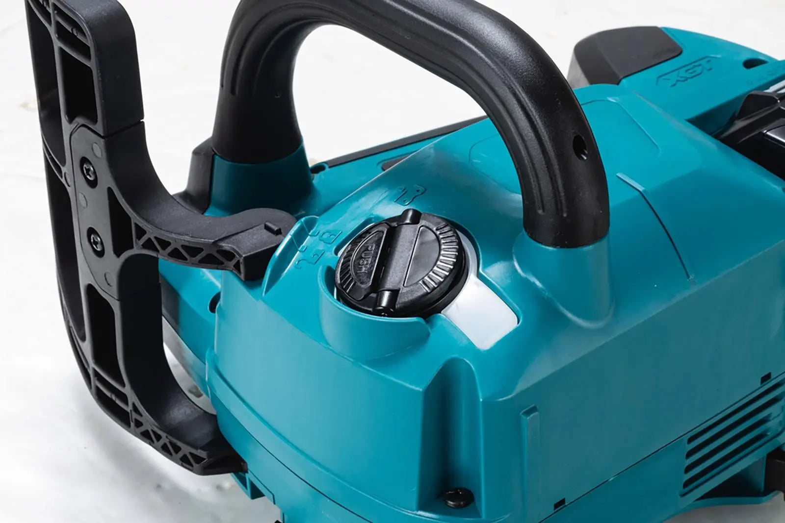 Makita Chainsaw 25cm 10" 40V XGT Brushless Cordless Top Handle Garden Tree Cutting Pruning Bare Unit Body Only UC002GZ  White Rose Tools