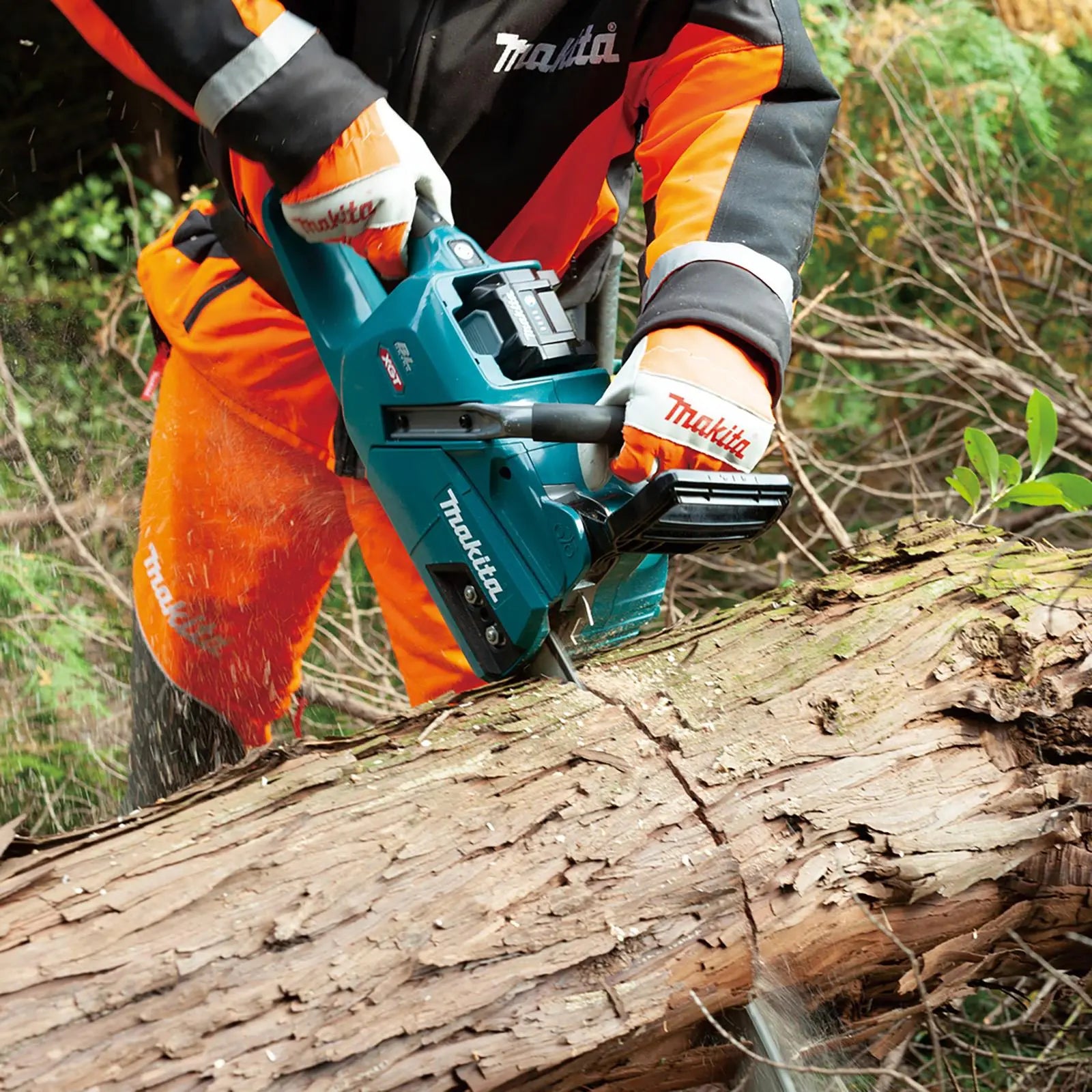 Makita Chainsaw Heavy Duty 35cm 14" 40V XGT Brushless Cordless Garden Tree Cutting Pruning Bare Unit Body Only UC011GZ  White Rose Tools