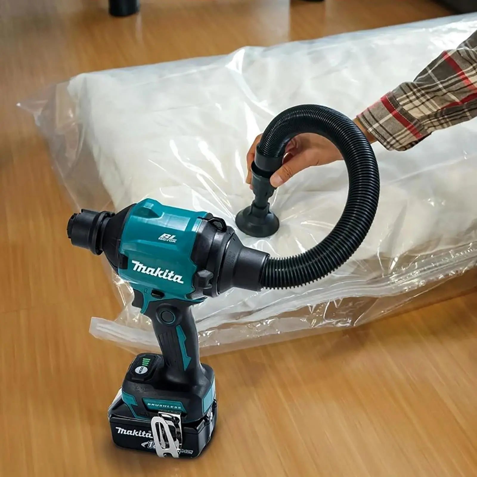 Makita Dust Blower 18V LXT Brushless Cordless DAS180Z Body Only  White Rose Tools