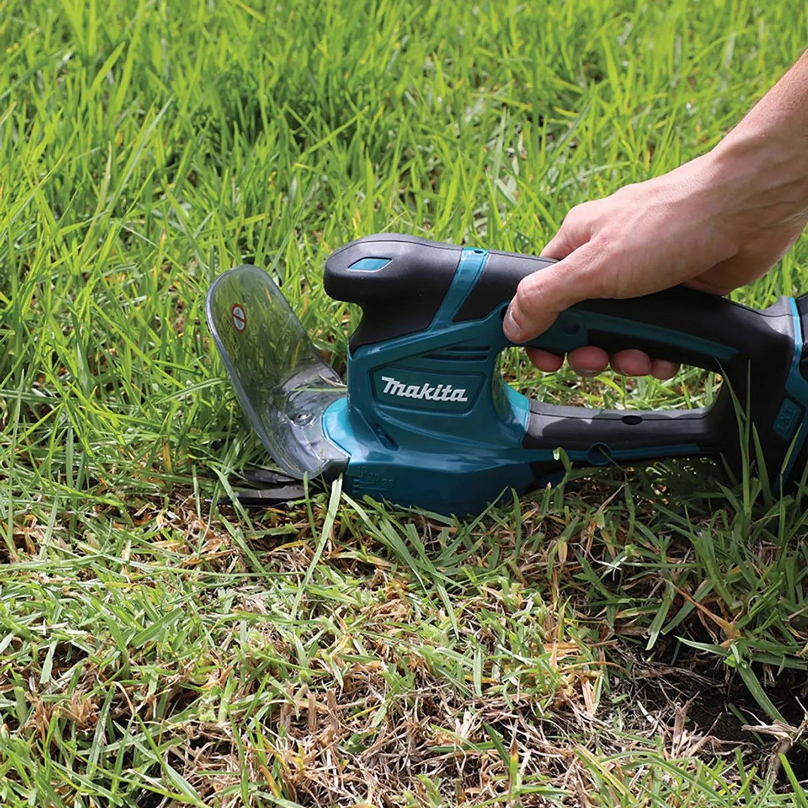 Makita Grass Shears 110mm Hedgetrimmer Blade 18V LXT Cordless Li-ion Body Only DUM111ZX  White Rose Tools