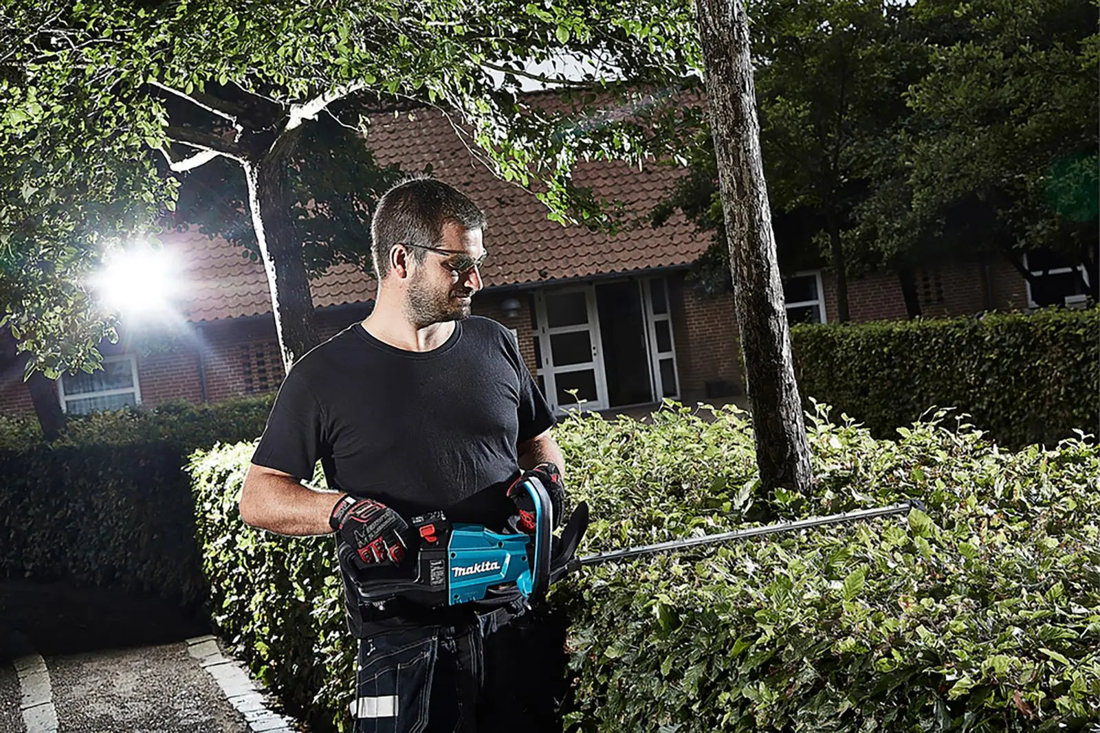 Makita Hedge Trimmer 50cm 18V LXT Li-ion Brushless Cordless Garden Bush Cutter Cutting Bare Unit Body Only DUH502Z  White Rose Tools
