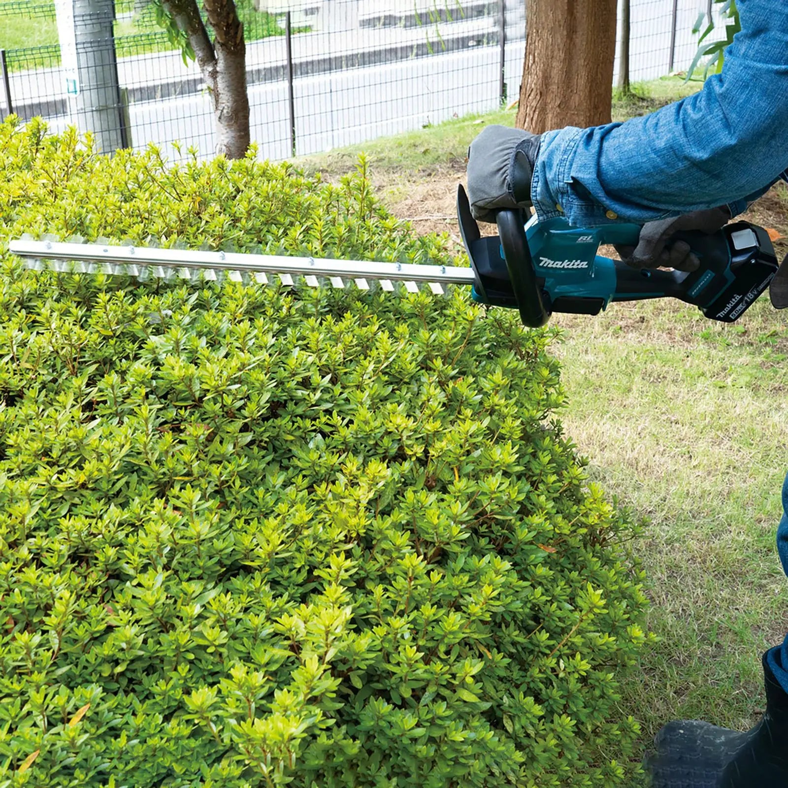 Makita Hedge Trimmer 50cm 18V LXT Li-ion Brushless Cordless Garden Bush Cutter Cutting Bare Unit Body Only DUH506Z  White Rose Tools