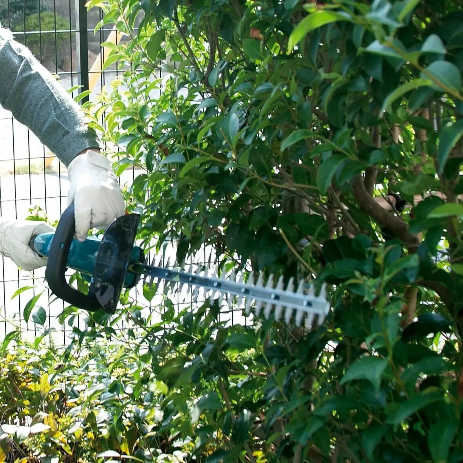 Makita Hedge Trimmer 52cm 18V LXT Li-ion Cordless Body Only DUH523Z  White Rose Tools
