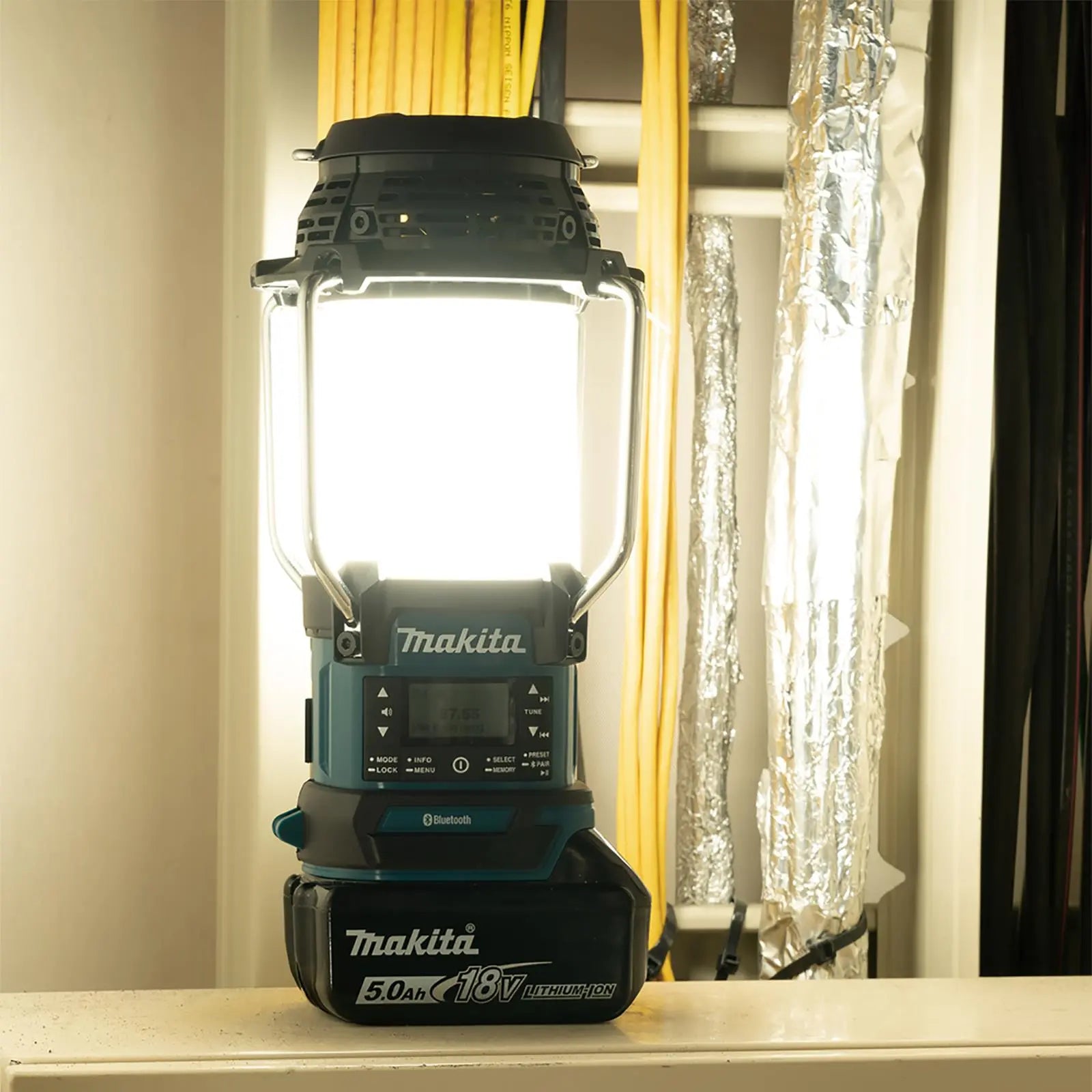 Makita Lantern Radio Job Site Light Lamp DAB+ Bluetooth Cordless LXT DMR056 Body Only  White Rose Tools