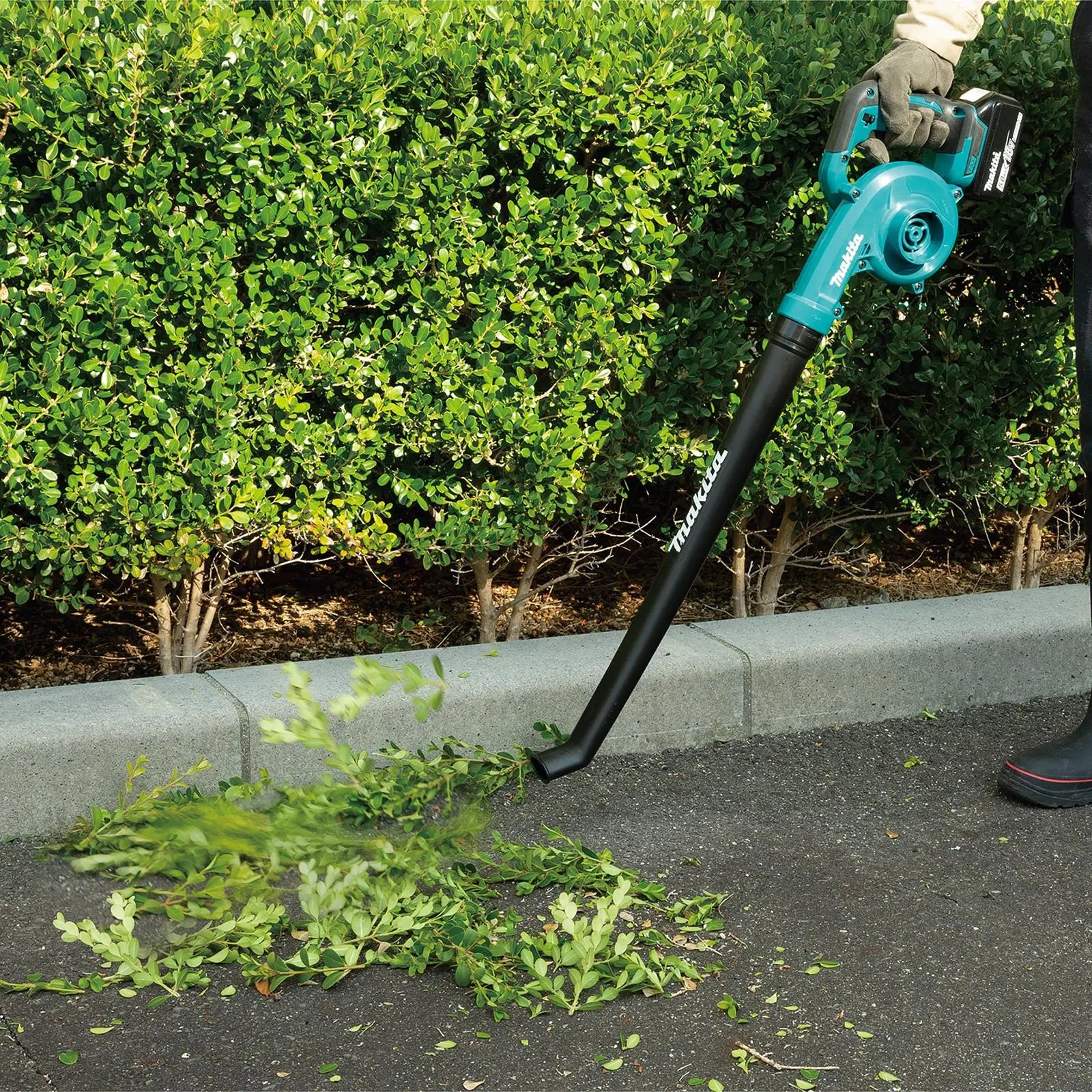 Makita Leaf Blower Kit 18V LXT 5Ah Battery and Charger Cordless 2.5N Long Tube Garden Grass Clippings Construction DUB186RT  White Rose Tools