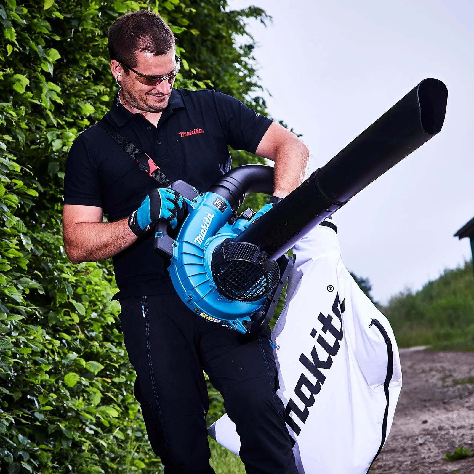 Makita Leaf Blower Vacuum Kit 18V x 2 LXT Brushless Cordless 2 x 5Ah Battery and Dual Rapid Charger 14.4N Garden Grass Clippings Construction DUB363PT2V  White Rose Tools