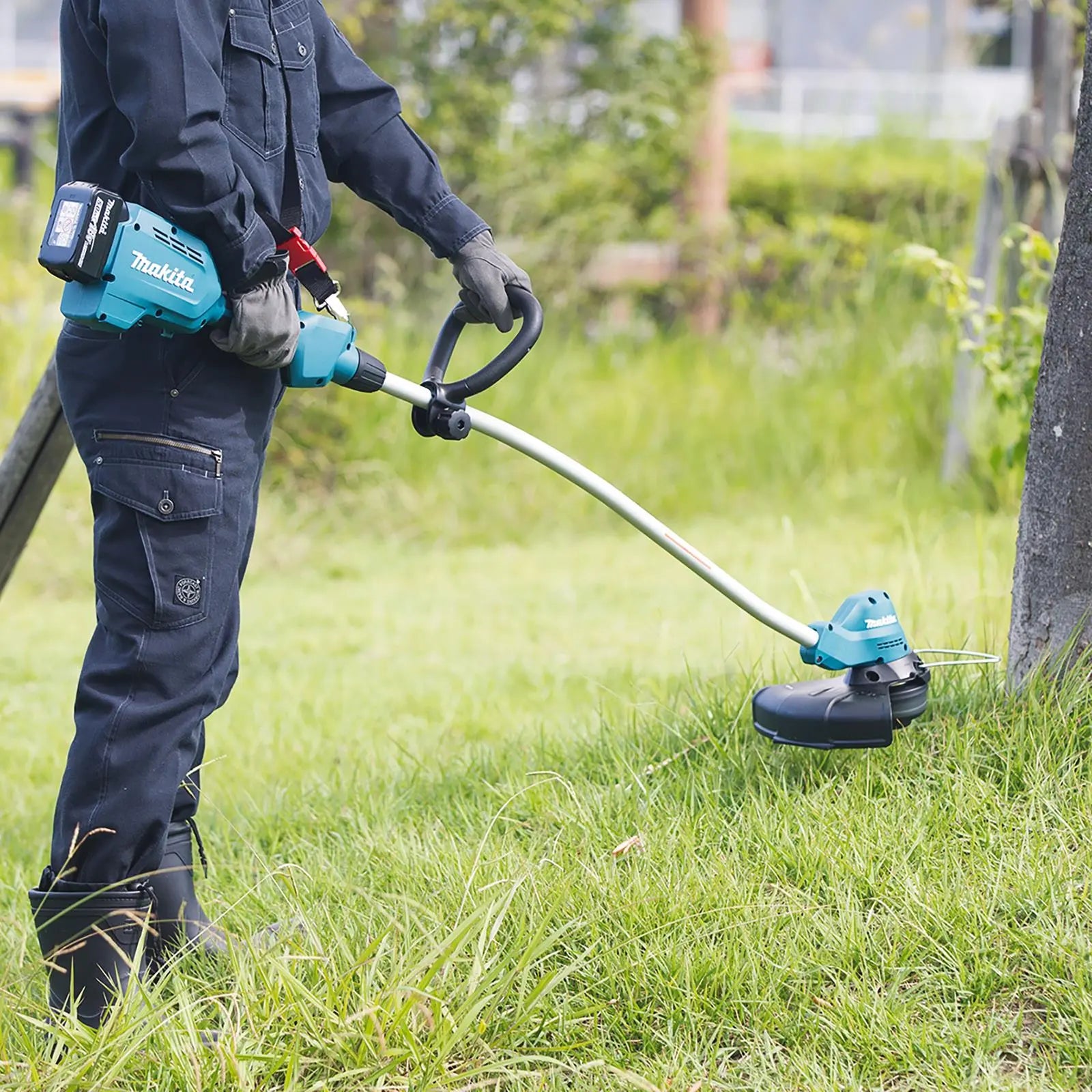 Makita Line Trimmer Strimmer Kit 18V LXT Brushless Cordless Garden Lawn Strimming 5Ah Battery and Charger DUR189RT  White Rose Tools