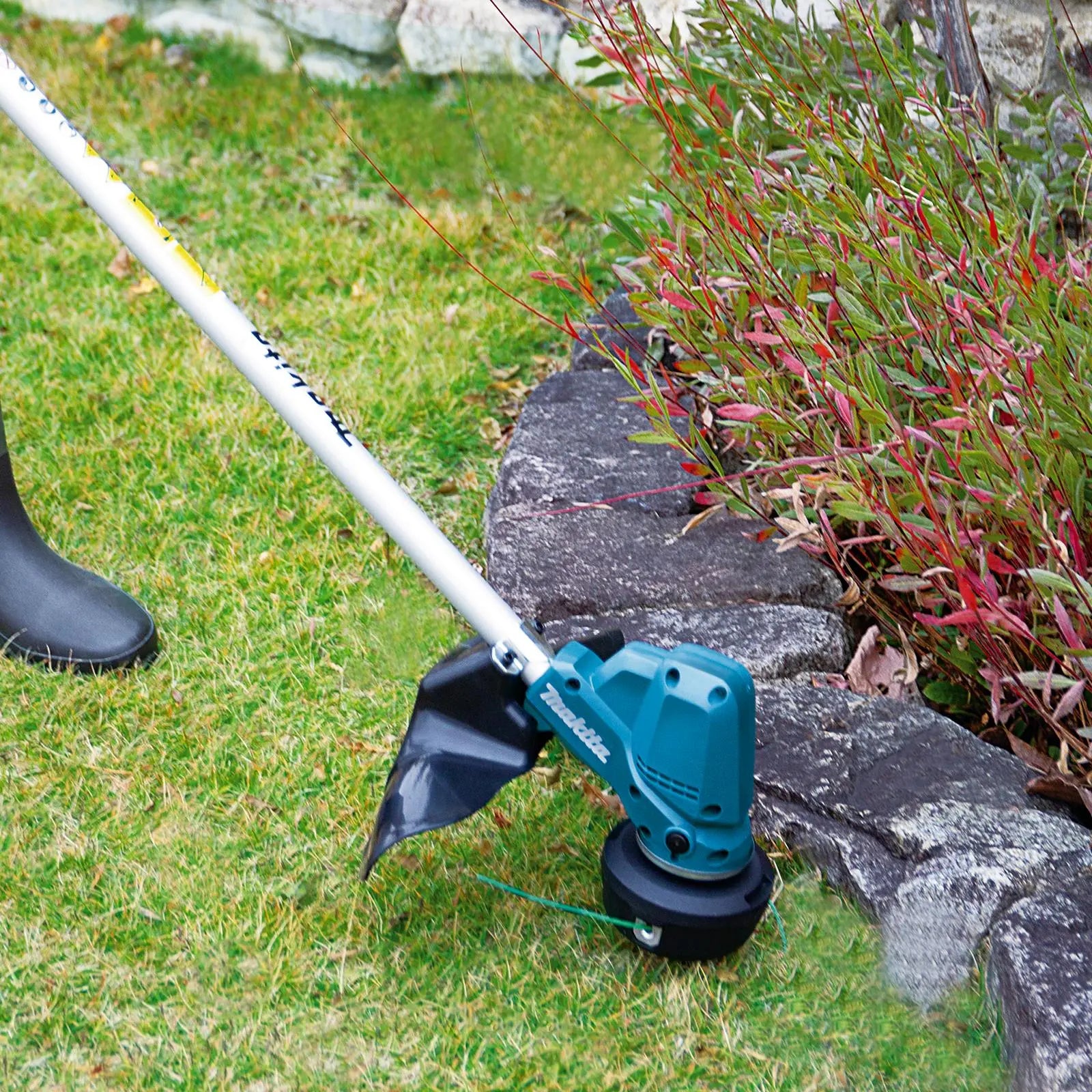 Makita Line Trimmer Strimmer Kit 18V LXT Brushless Cordless Garden Lawn Strimming 5Ah Battery and Charger DUR190LRT8  White Rose Tools