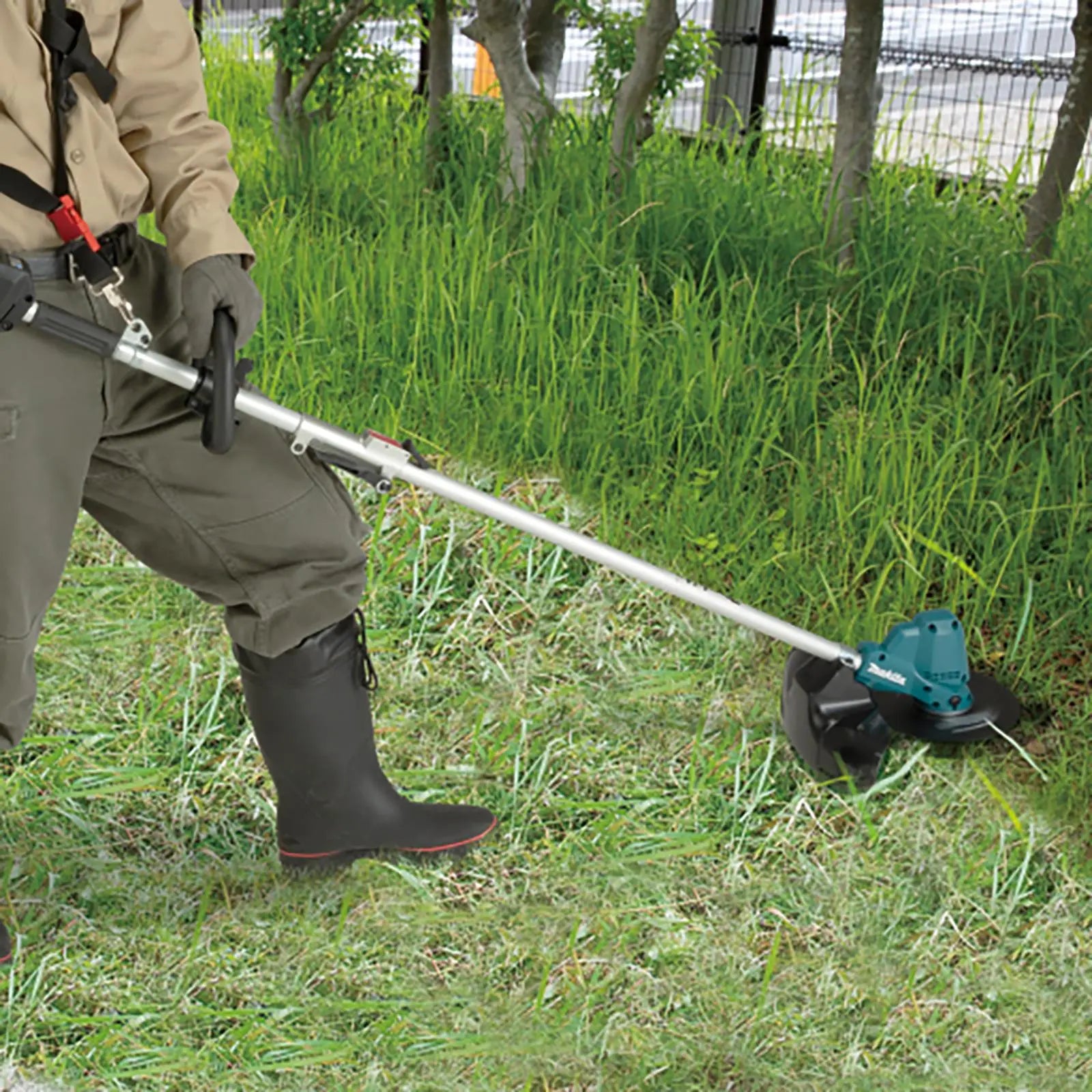 Makita Line Trimmer Strimmer Kit 18V LXT Brushless Cordless Garden Lawn Strimming 5Ah Battery and Charger DUR191LRT8  White Rose Tools