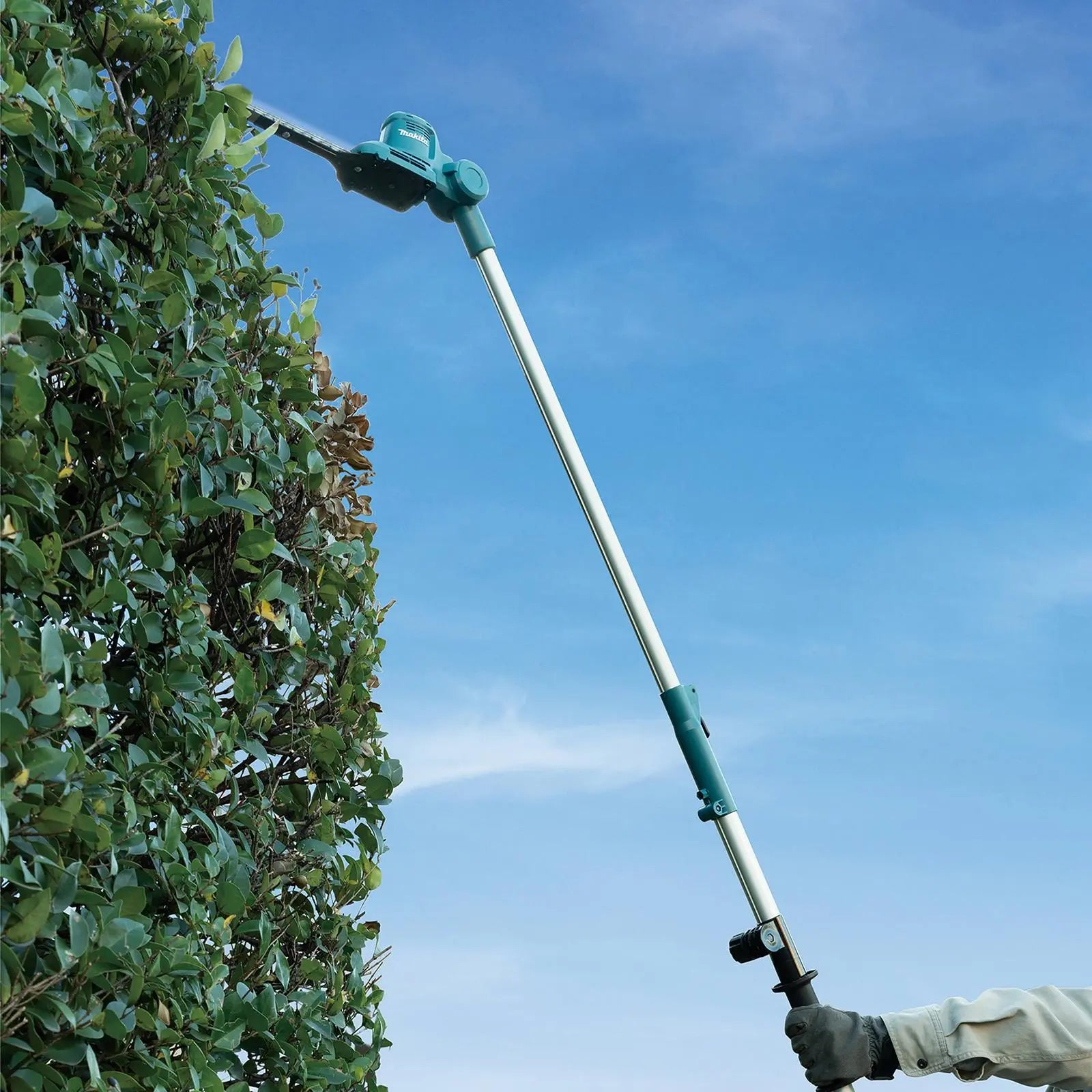 Makita Pole Hedge Trimmer 46cm 12V CXT Cordless Telescopic Garden Bush Cutter Cutting Bare Unit Body Only UN460WDZ  White Rose Tools