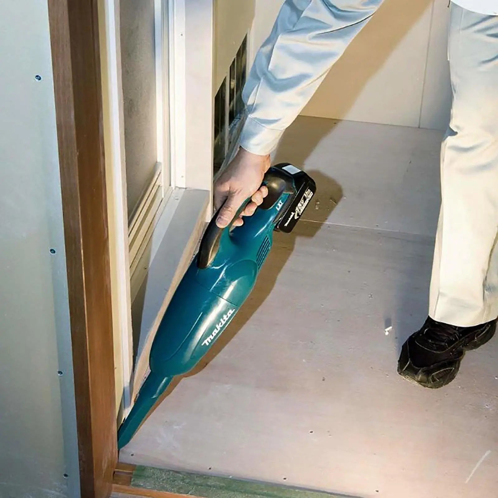 Makita Vacuum Cleaner 18V LXT Li-ion Cordless Body Only DCL180Z  White Rose Tools