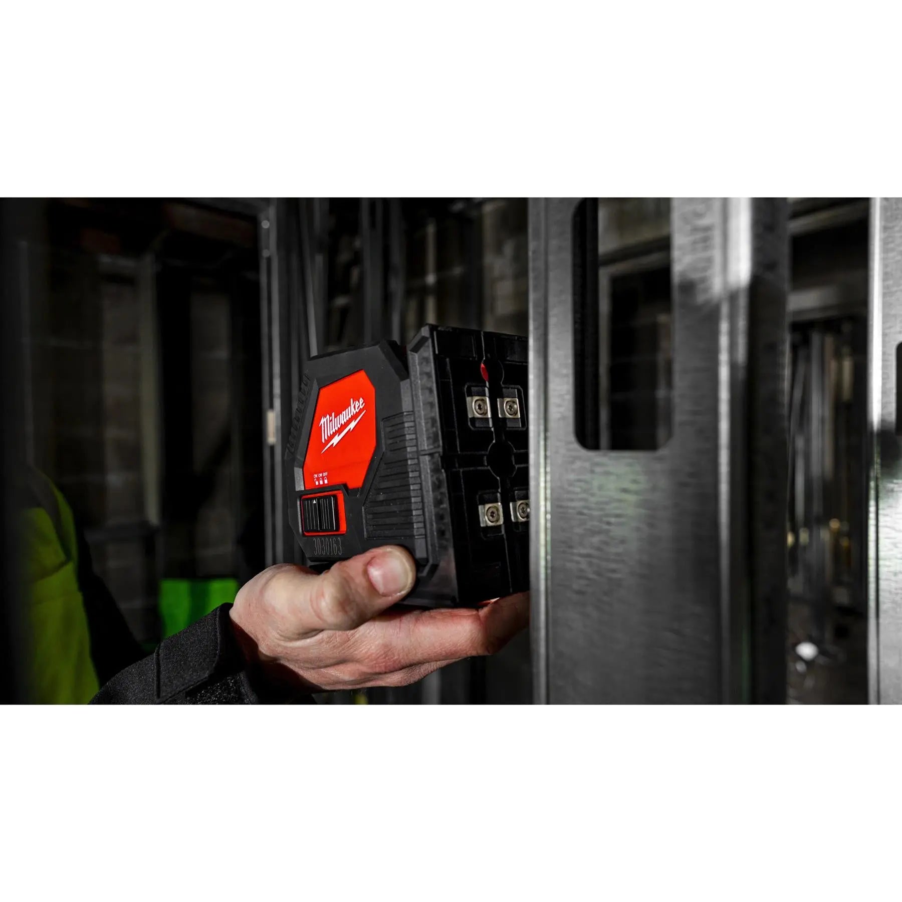 Milwaukee Alkaline Green Cross Line Laser Level CLL-C  White Rose Tools