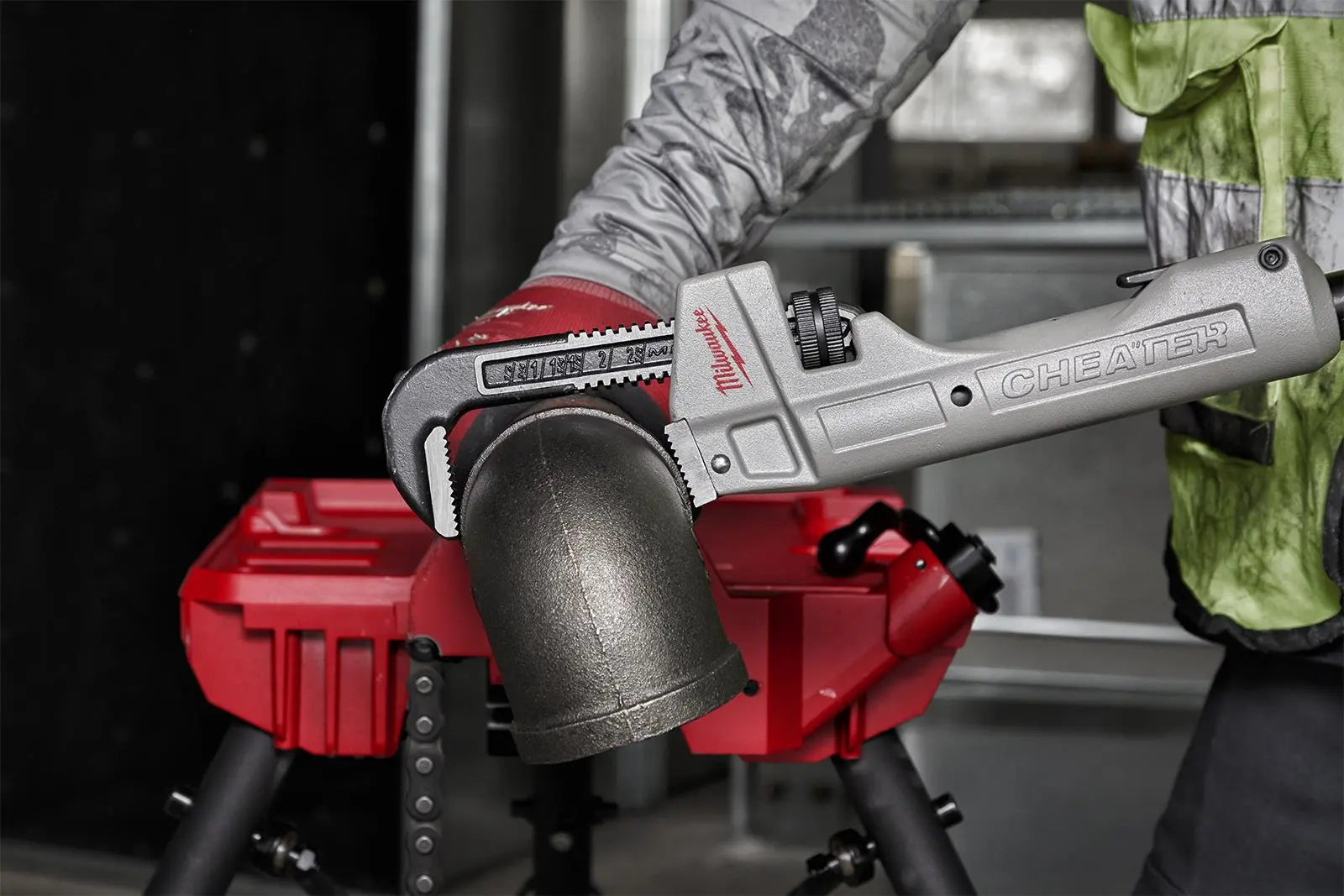 Milwaukee CHEATER Aluminium Adjustable Pipe Wrench 63mm Jaw 250-600mm 