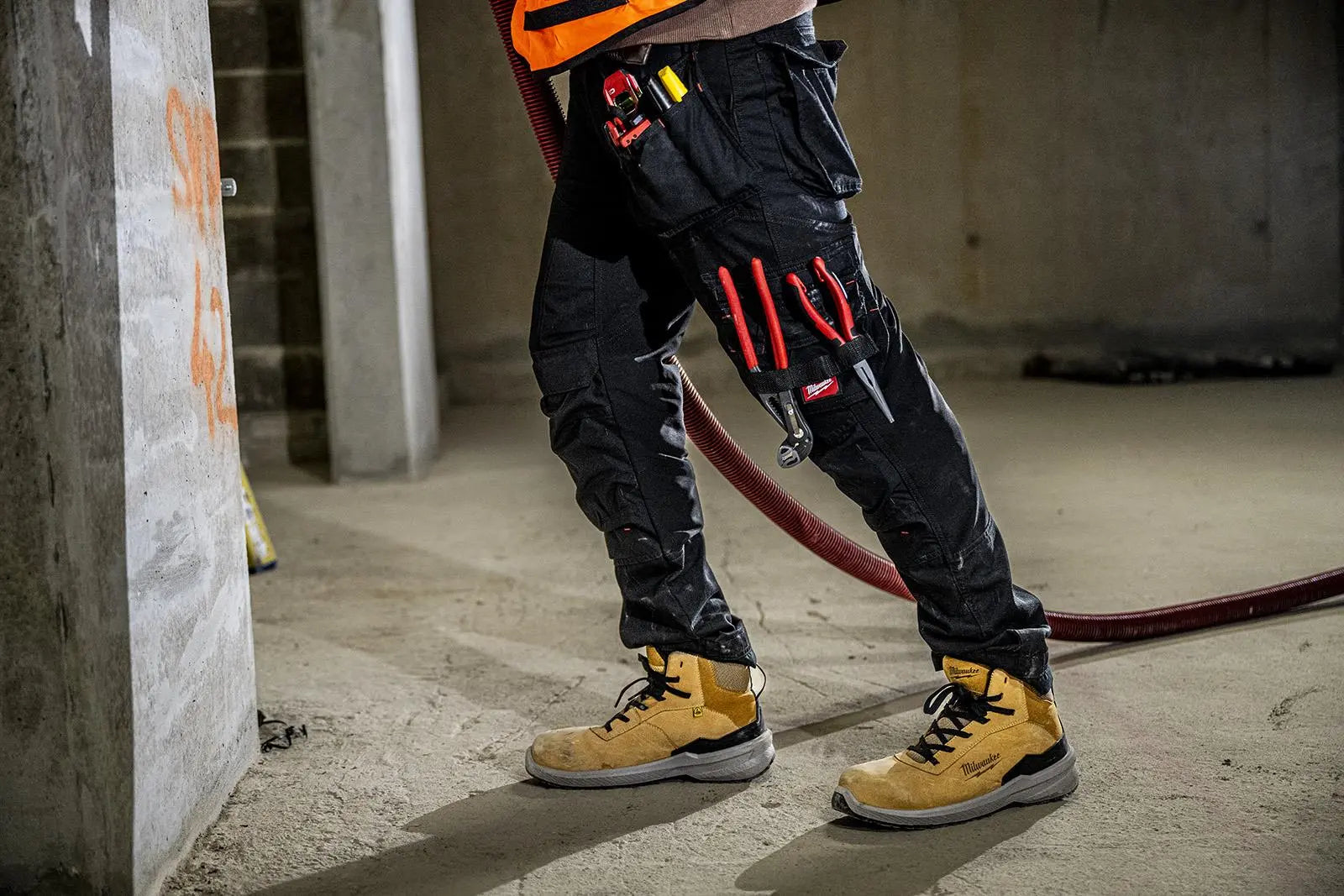 Milwaukee FREEFLEX Work Pants Trousers Black - Choose Size  White Rose Tools