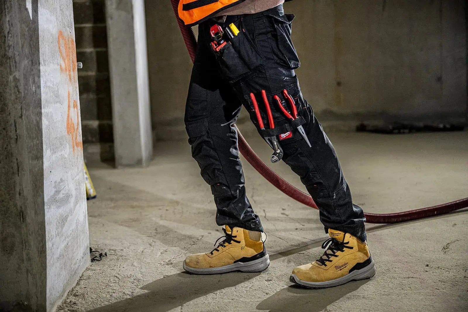Milwaukee FREEFLEX Work Pants Trousers Black - Choose Size  White Rose Tools