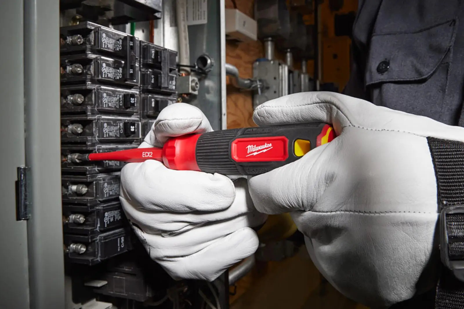 Milwaukee Insulated 4 In 1 Multi Shank Screwdriver Set VDE Torx T10-T25 Slim Shank  White Rose Tools