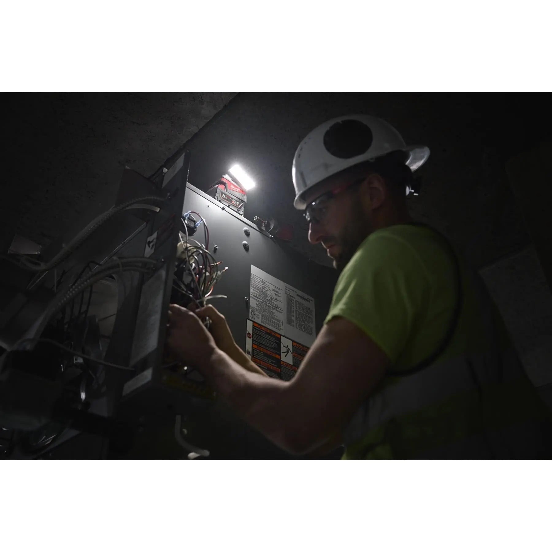 Milwaukee M18 18V Cordless Service Area Light M18ALIS-0  White Rose Tools