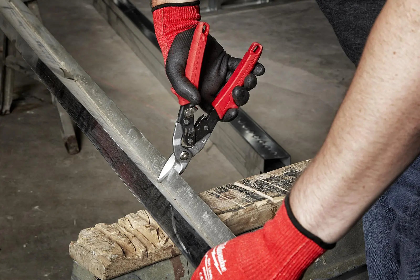 Milwaukee Metal Avaition Snips Left Cut 260mm 