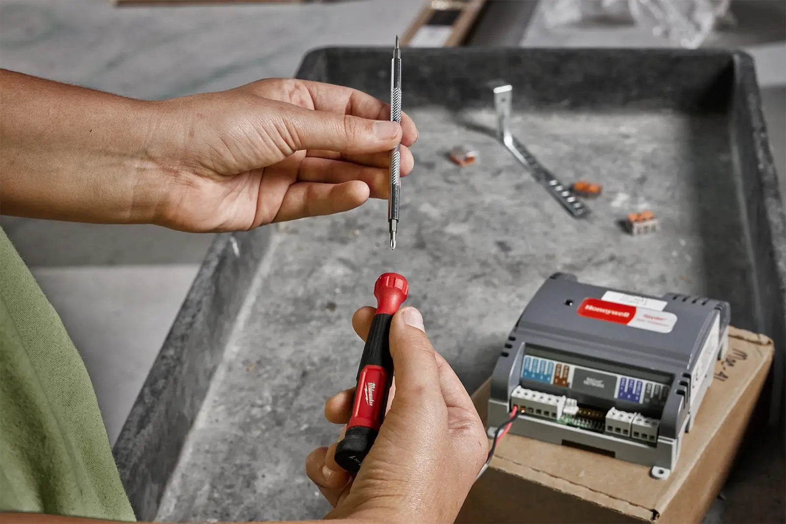Milwaukee Precision Screwdriver Set 4 in 1 Multi Bit Phillips Slotted  White Rose Tools