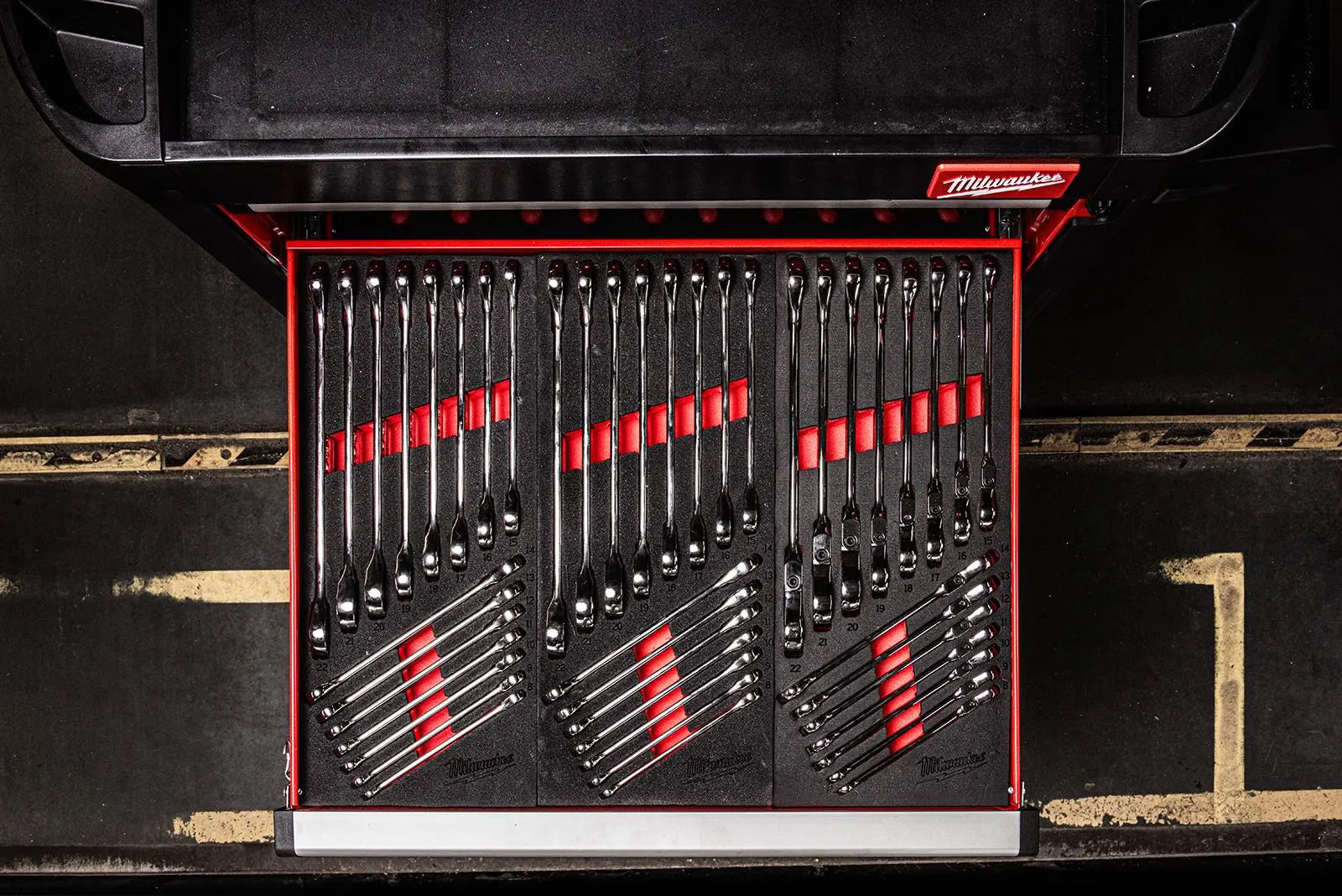 Milwaukee Ratchet Combination Spanner Set Fixed Head MAX BITE 15 Piece in Foam Insert 