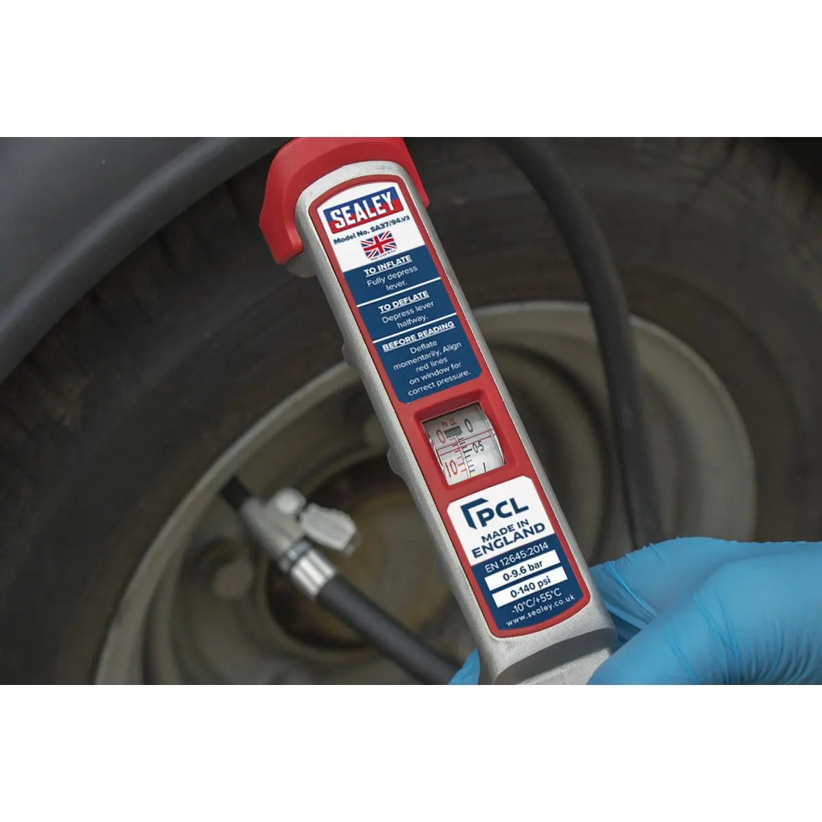 PCL Professional Tyre Inflator with 2.5m Hose & Clip-On Connector 