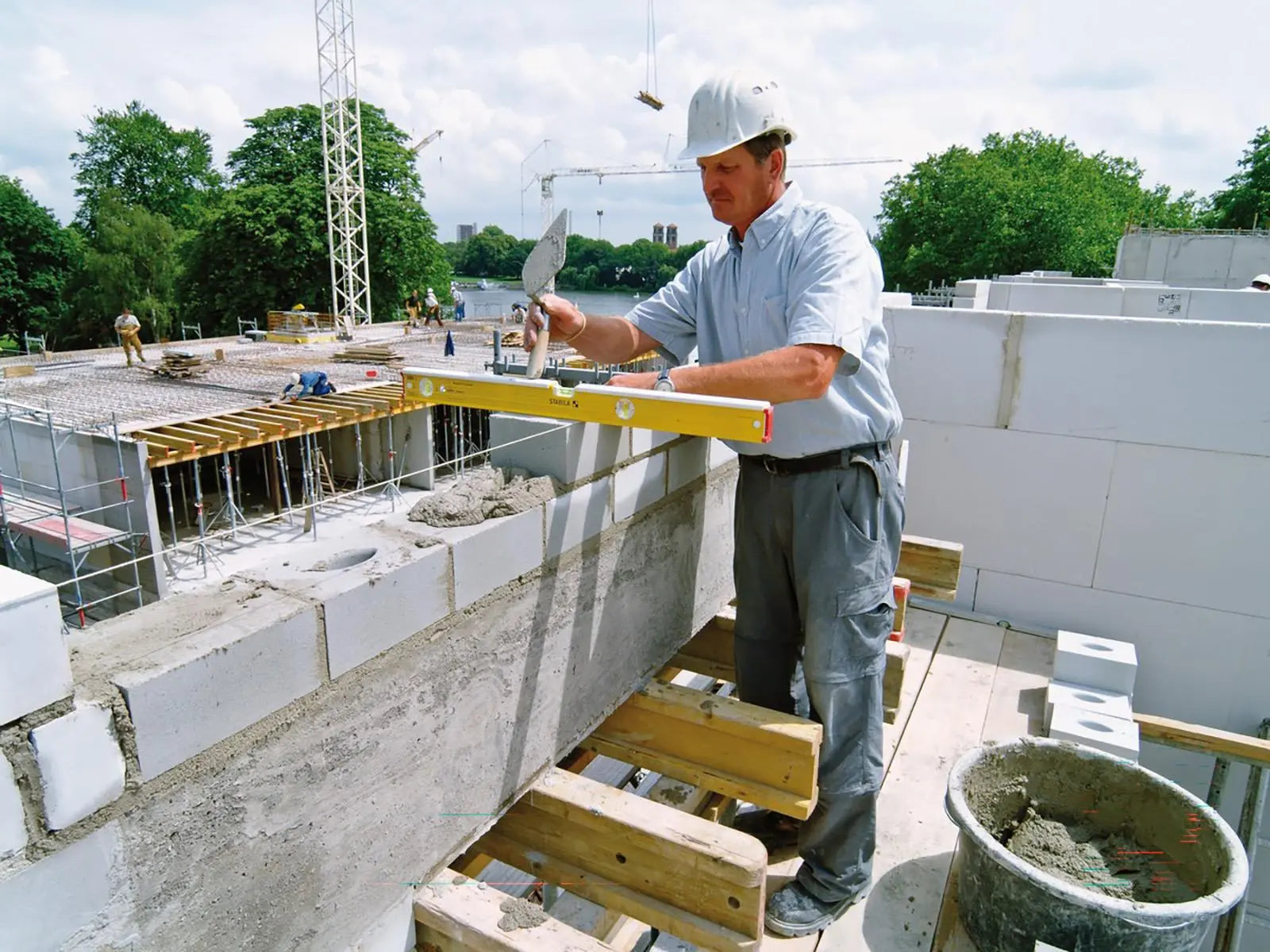 STABILA Type 96-2 K Masons Spirit Level 81cm for Bricklayers Aluminium Profile 16403  White Rose Tools