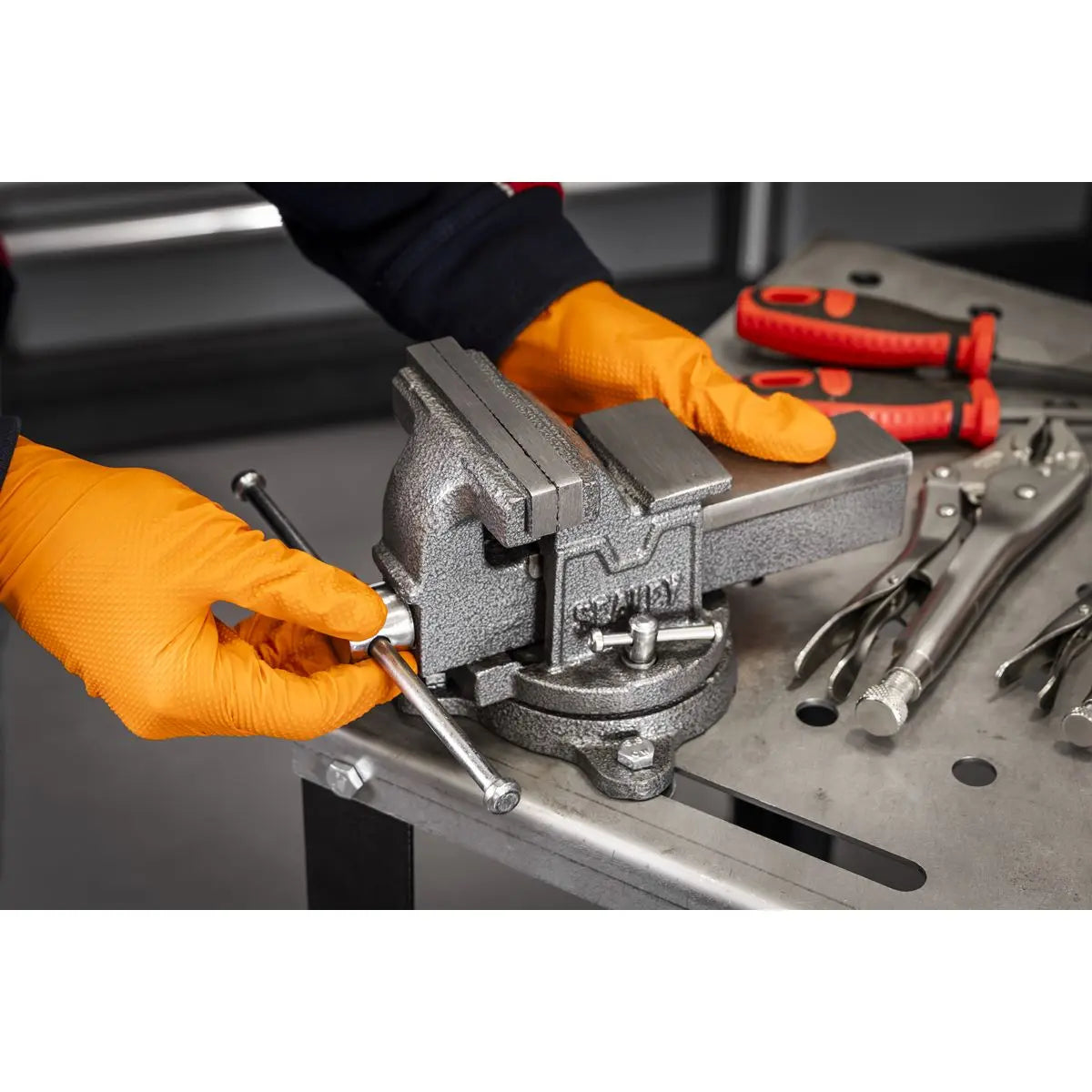 Sealey 100mm SG Iron Vice with Swivel Base  White Rose Tools