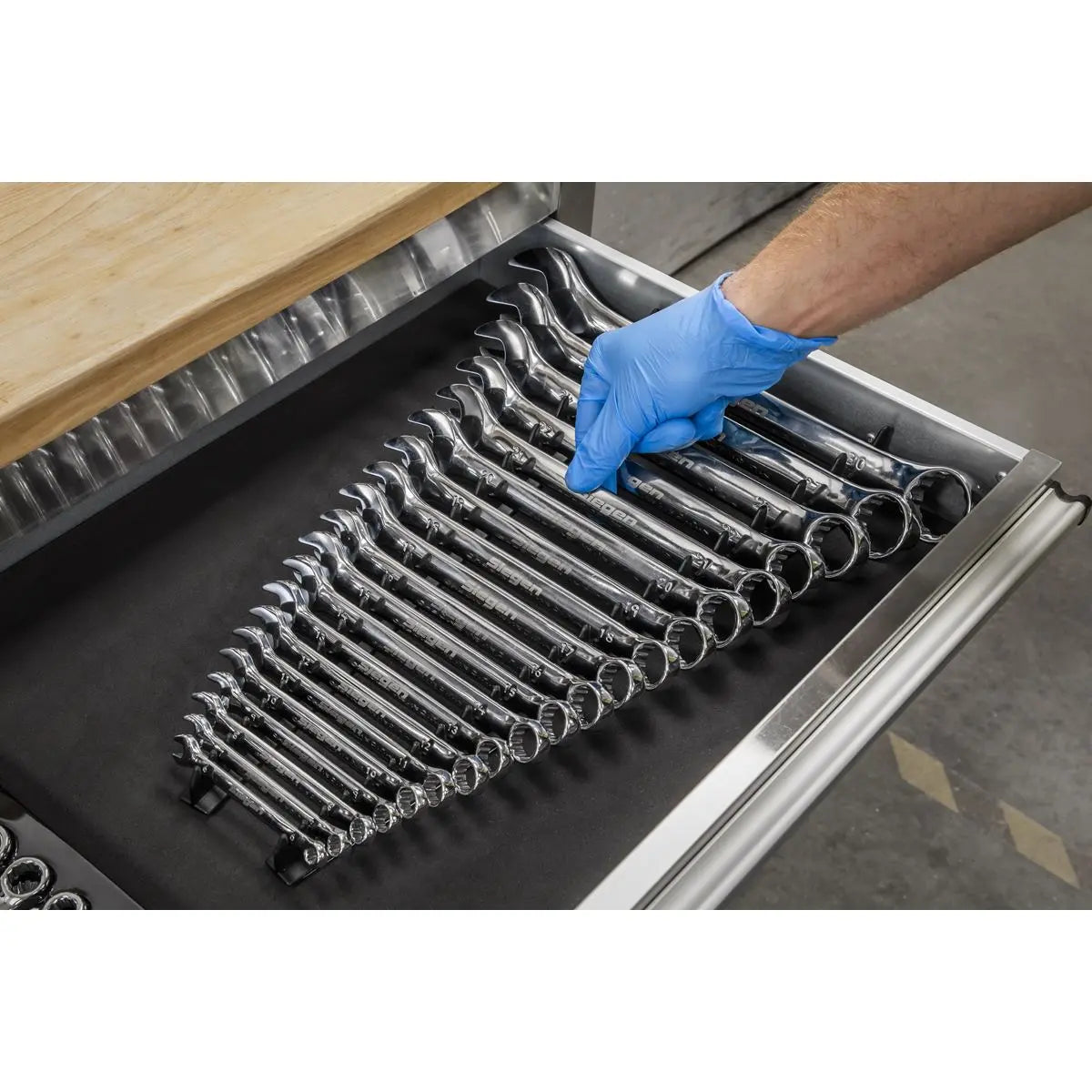 Sealey 2 Piece Sharks Teeth Spanner Rack Capacity 20 Spanners 