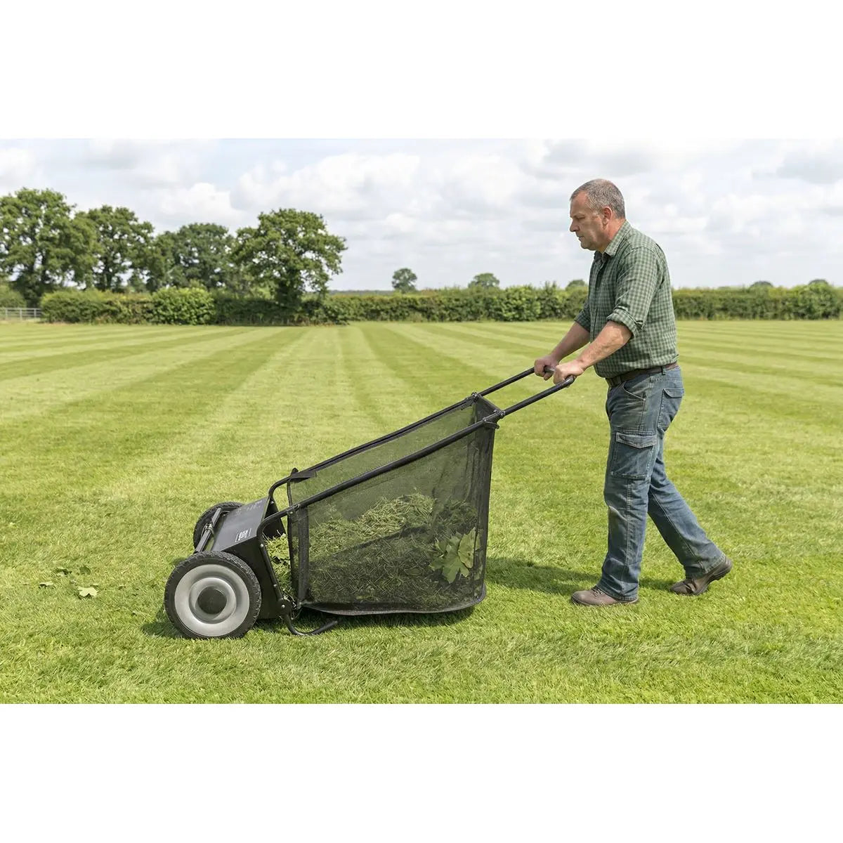 Sealey 26" Walk Behind Garden Sweeper 200L Capacity  White Rose Tools