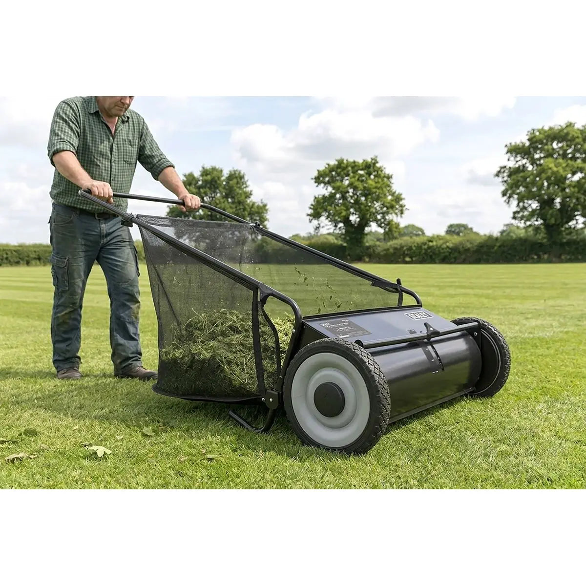 Sealey 26" Walk Behind Garden Sweeper 200L Capacity  White Rose Tools