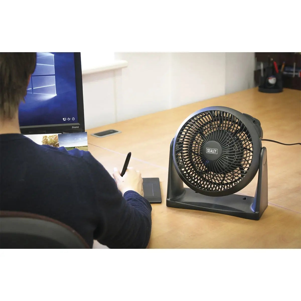 Sealey 8" Small Desk Fan 3-Speed 230V  White Rose Tools