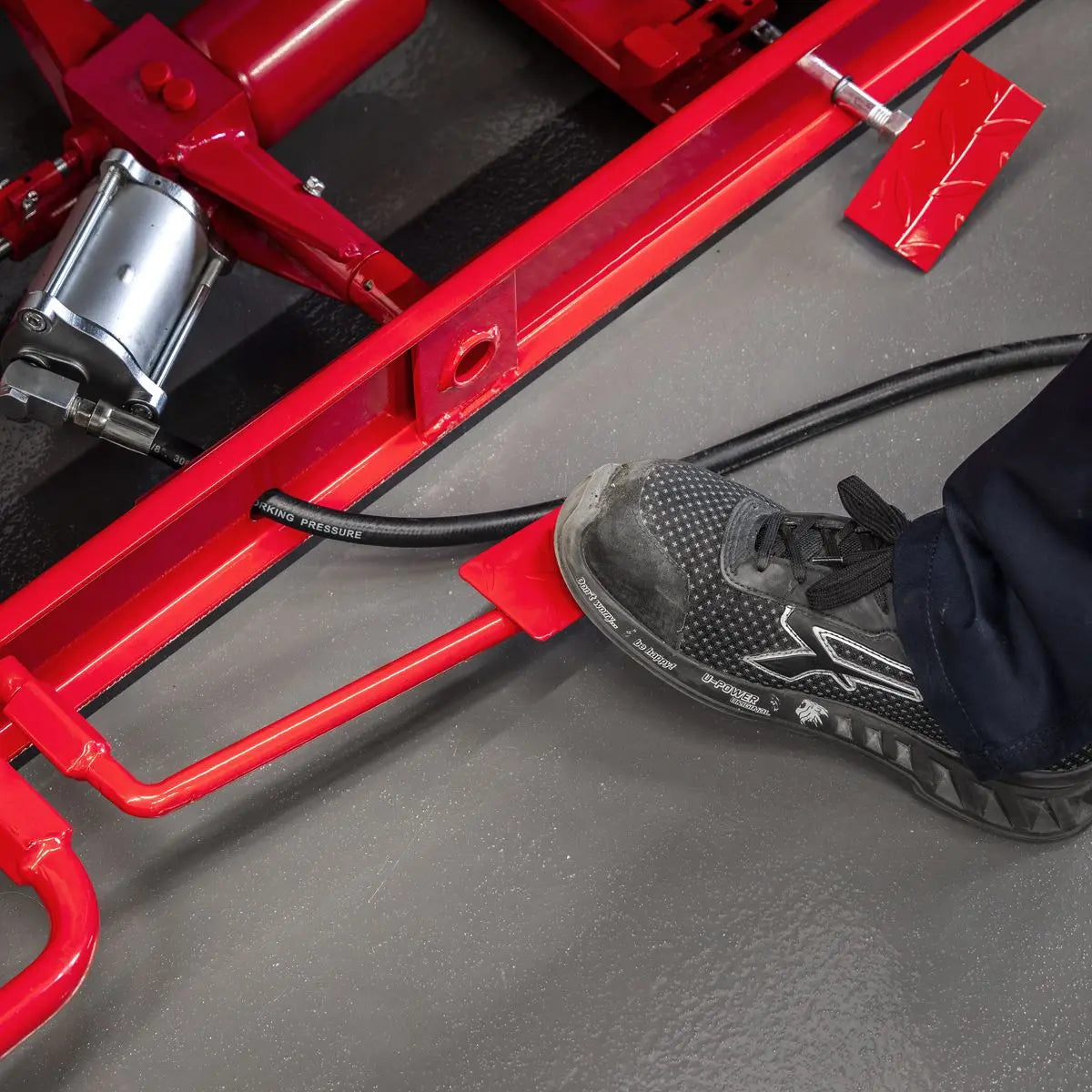 Sealey Air/Hydraulic Motorcycle Lift 454kg Capacity  White Rose Tools