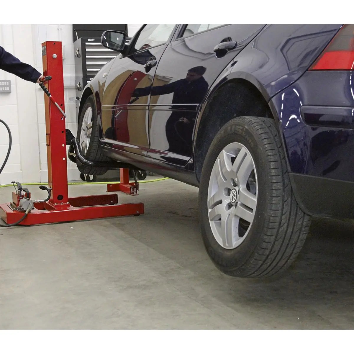 Sealey Air/Hydraulic Vehicle Lift with Foot Pedal 1.5 Tonne 