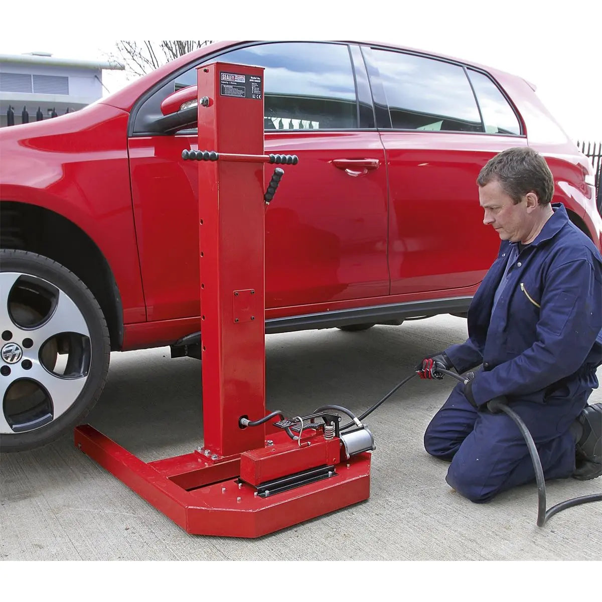 Sealey Air/Hydraulic Vehicle Lift with Foot Pedal 1.5 Tonne 