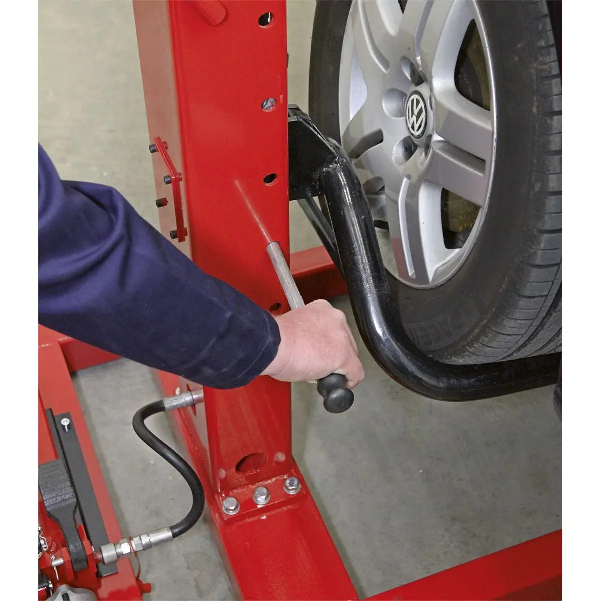 Sealey Air/Hydraulic Vehicle Lift with Foot Pedal 1.5 Tonne 