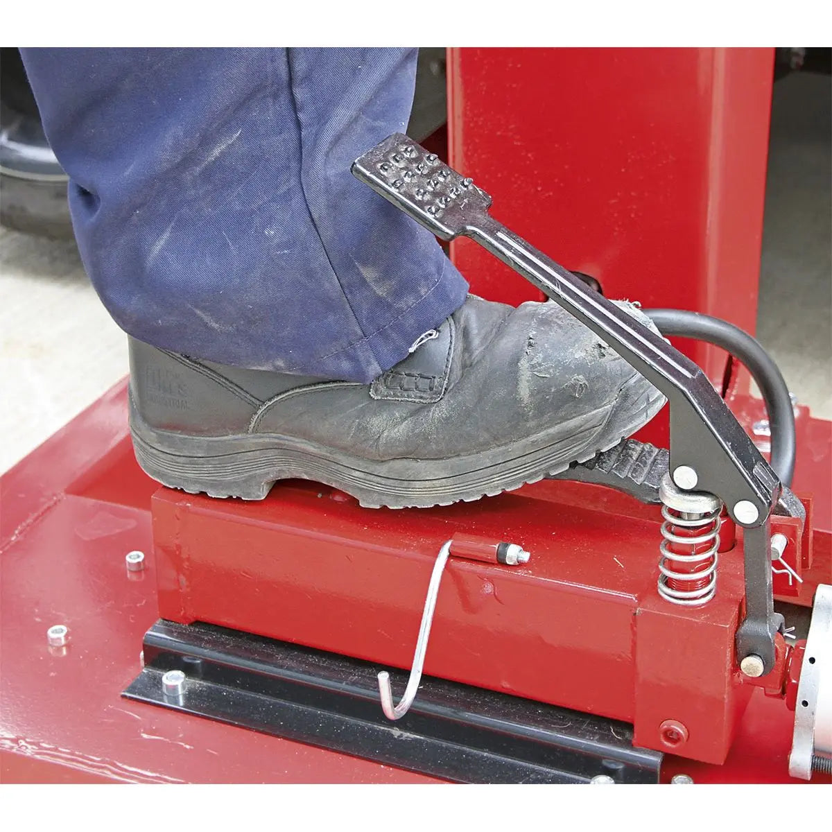 Sealey Air/Hydraulic Vehicle Lift with Foot Pedal 1.5 Tonne 