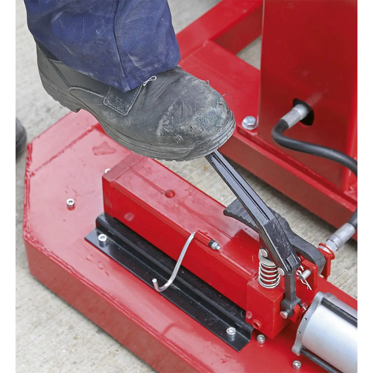 Sealey Air/Hydraulic Vehicle Lift with Foot Pedal 1.5 Tonne 