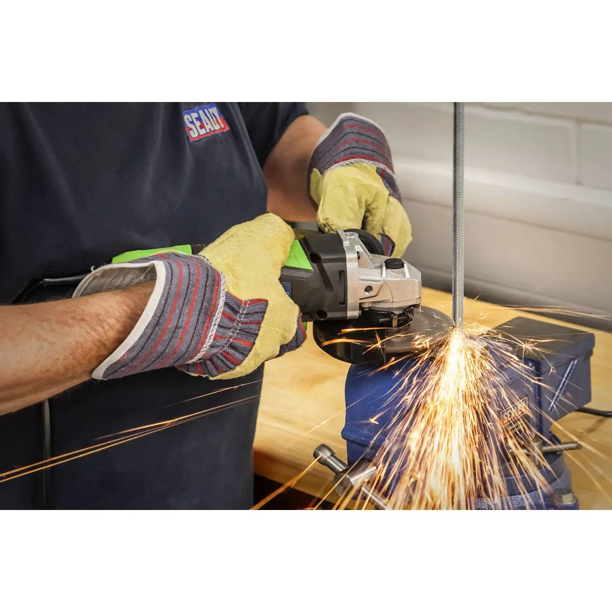 Sealey Angle Grinder Ø115mm 750W/230V  White Rose Tools