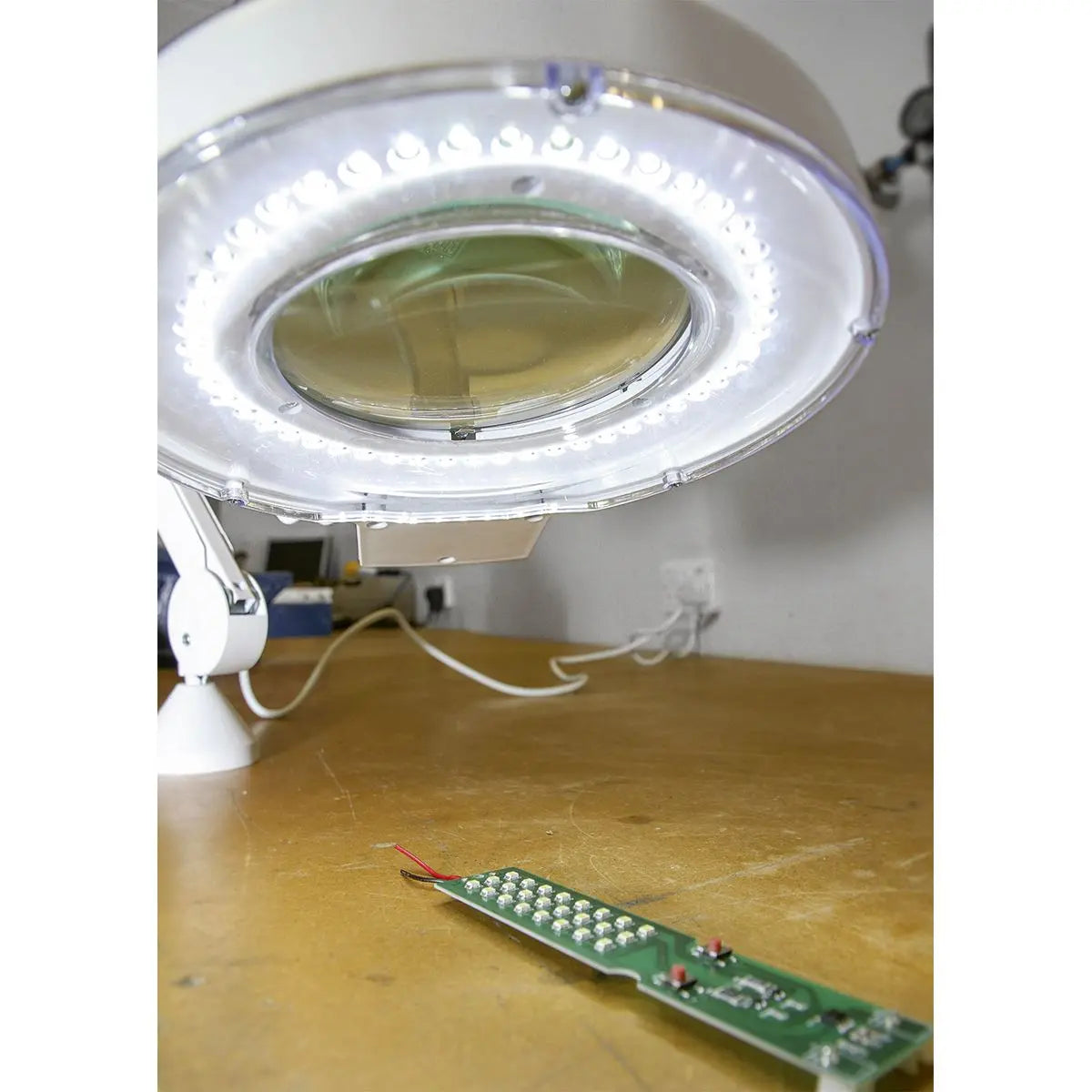 Sealey Bench Mounting Magnifying Worklight 48 SMD LED 230V 