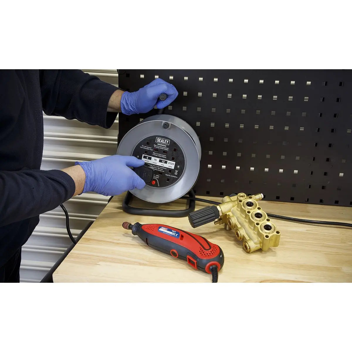 Sealey Cable Reel 15m 4 x 230V Thermal Trip 