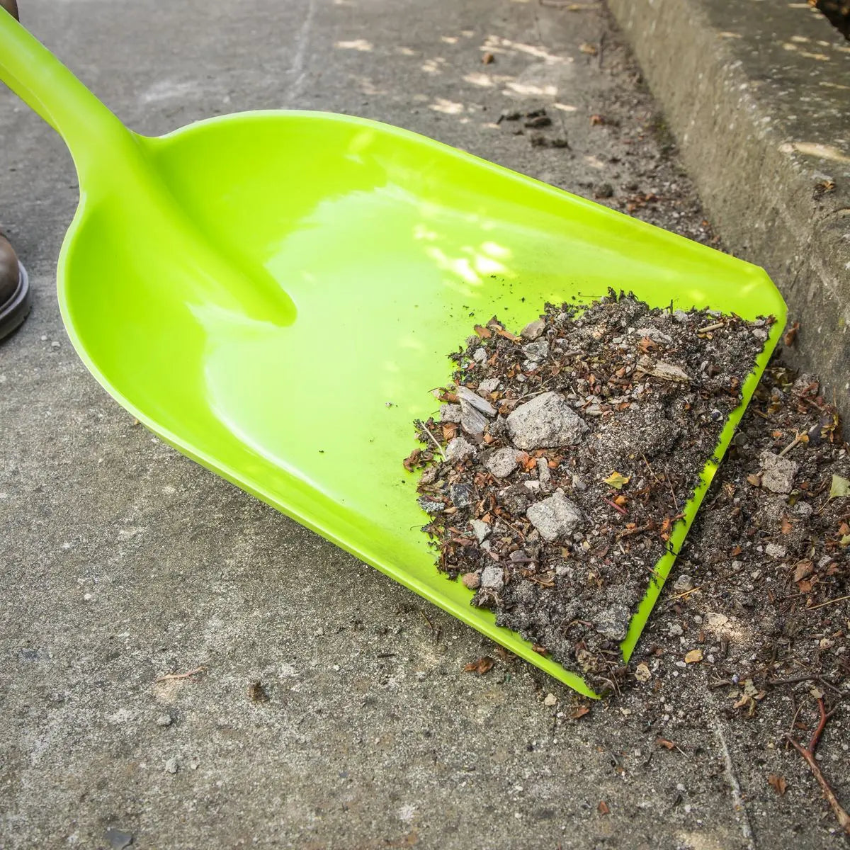 Sealey General-Purpose Polypropylene Shovel with 690mm Handle 