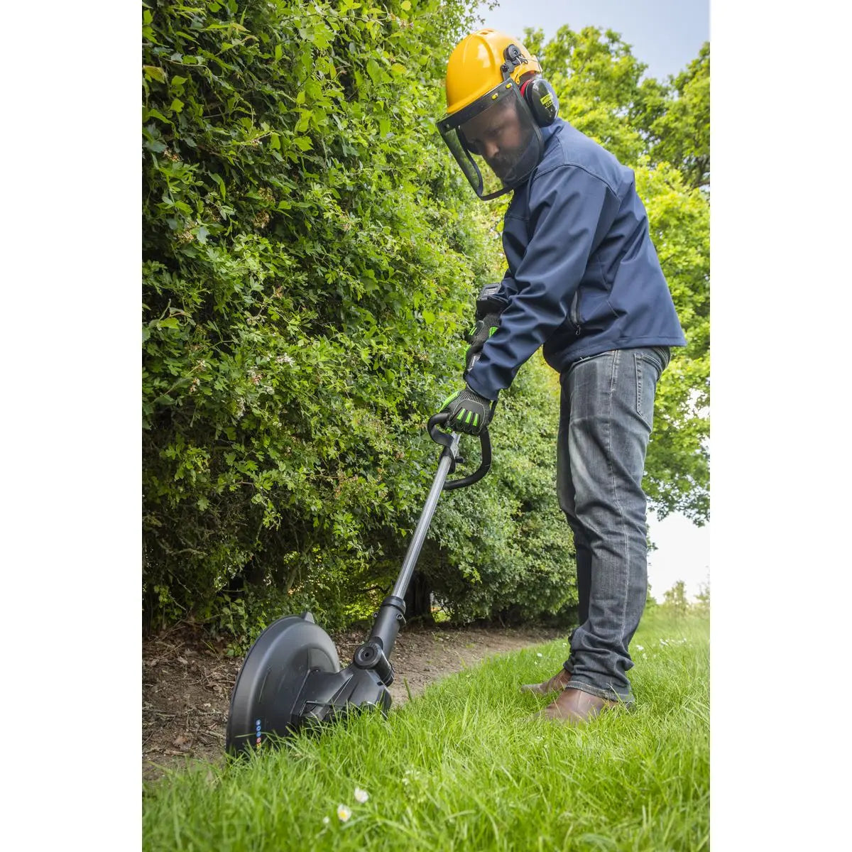 Sealey Grass Strimmer Kit 40V 4Ah SV20 Series 30cm  White Rose Tools
