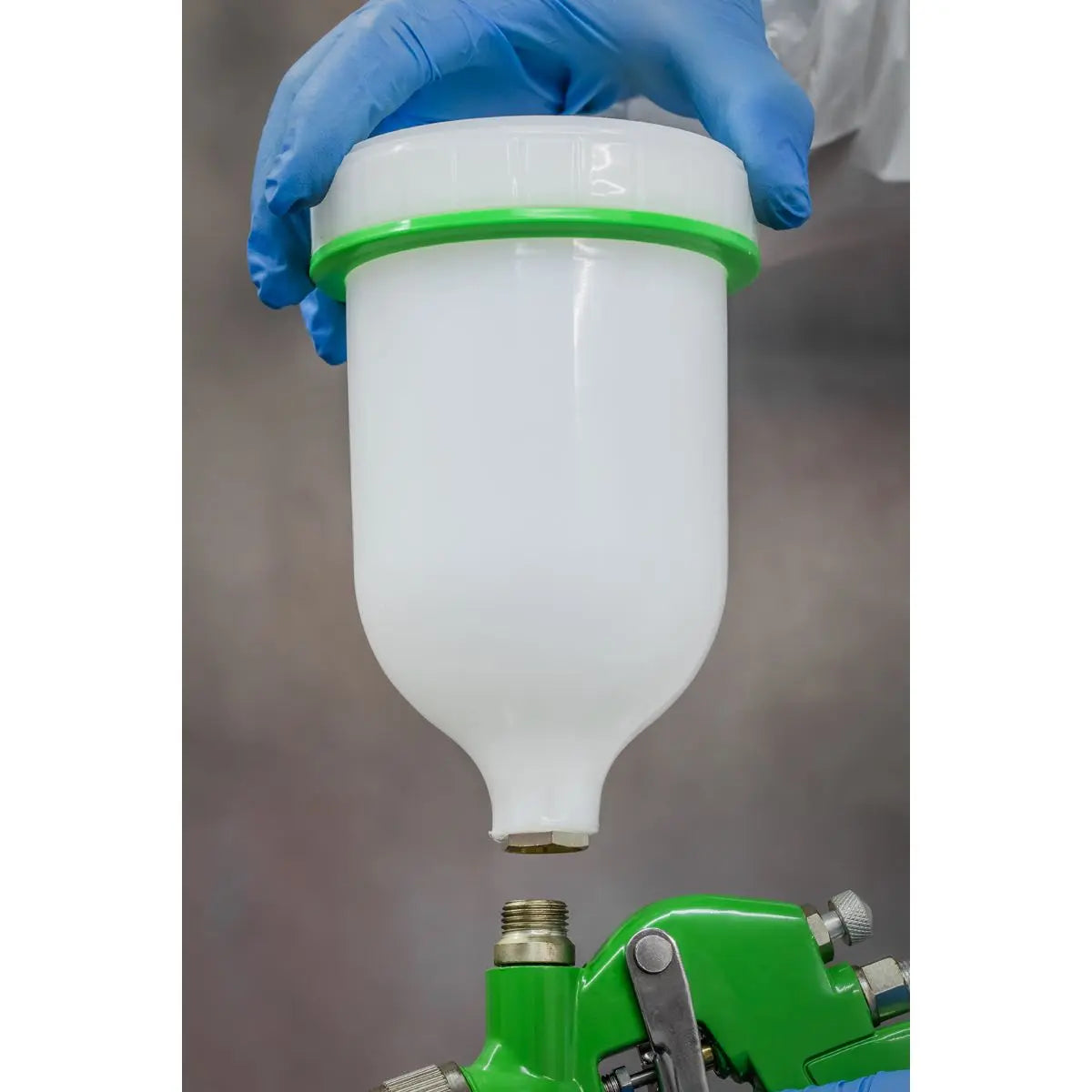 Sealey Gravity Feed Spray Gun 1.7mm Set Up 600ml Paint Pot Vehicle Car Green 