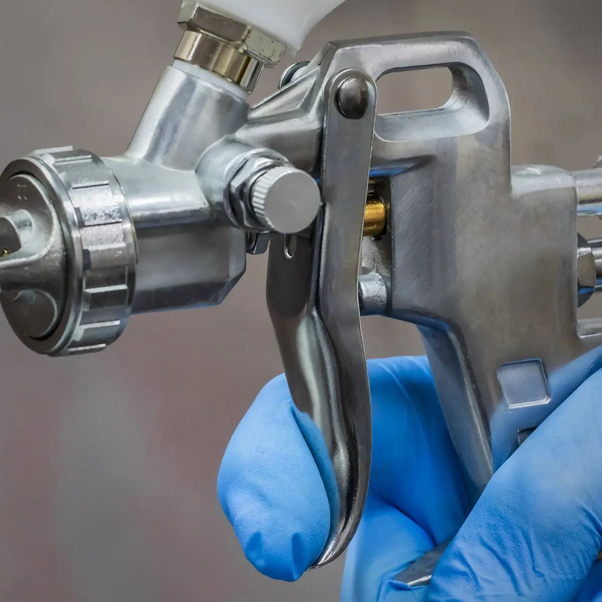 Sealey Gravity Feed Spray Gun 2.2mm Set Up Adjustable Paint Flow 600ml 
