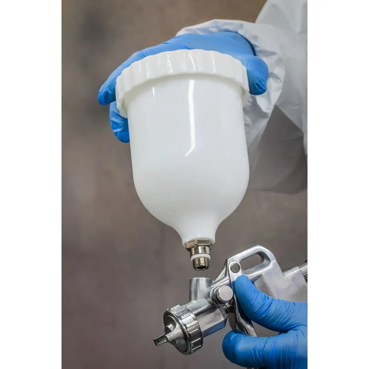 Sealey Gravity Feed Spray Gun 2.2mm Set Up Adjustable Paint Flow 600ml 